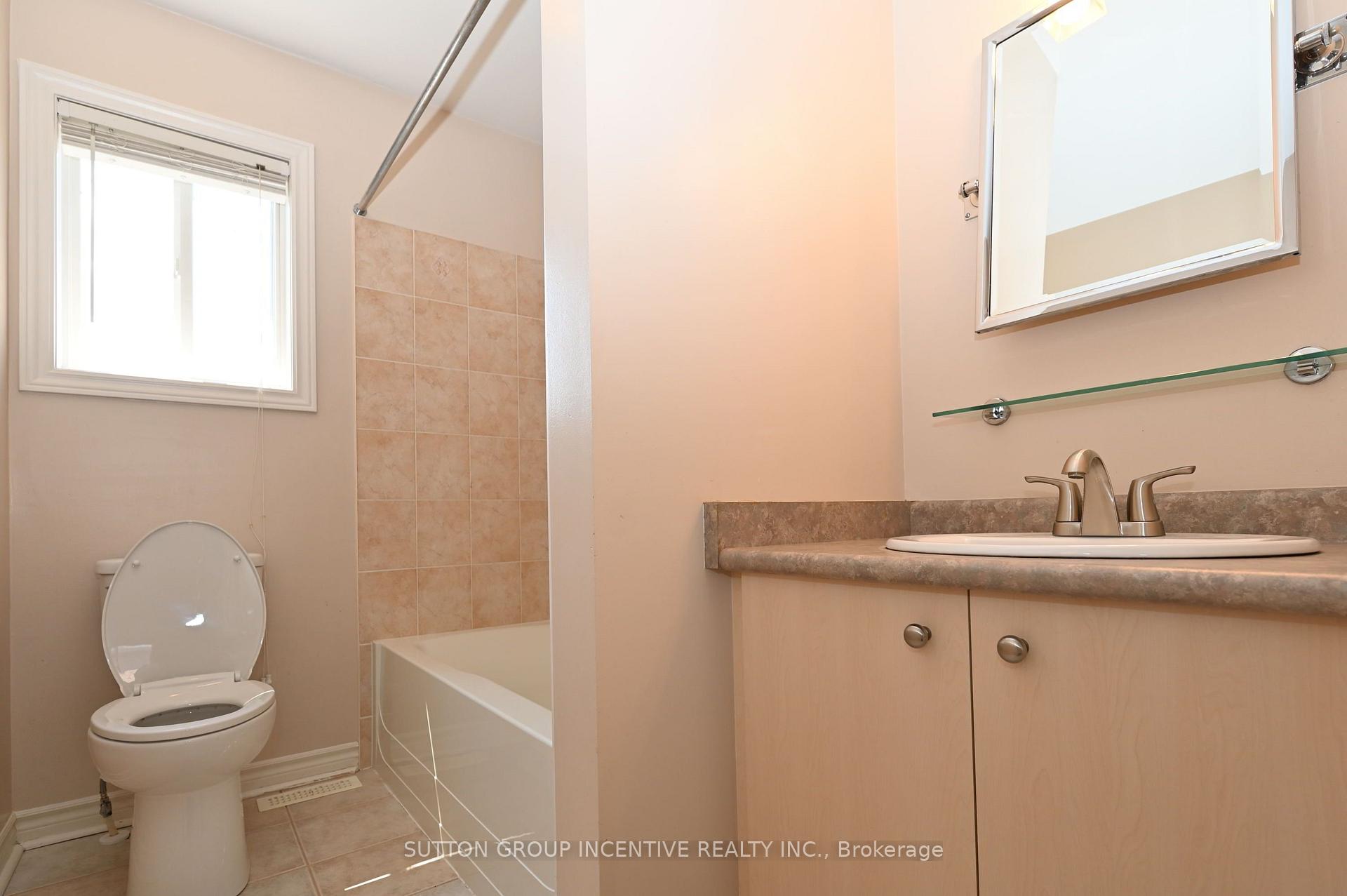 Photo 25 of 14 Brown Wood Drive, Barrie, Little Lake — HOMEH