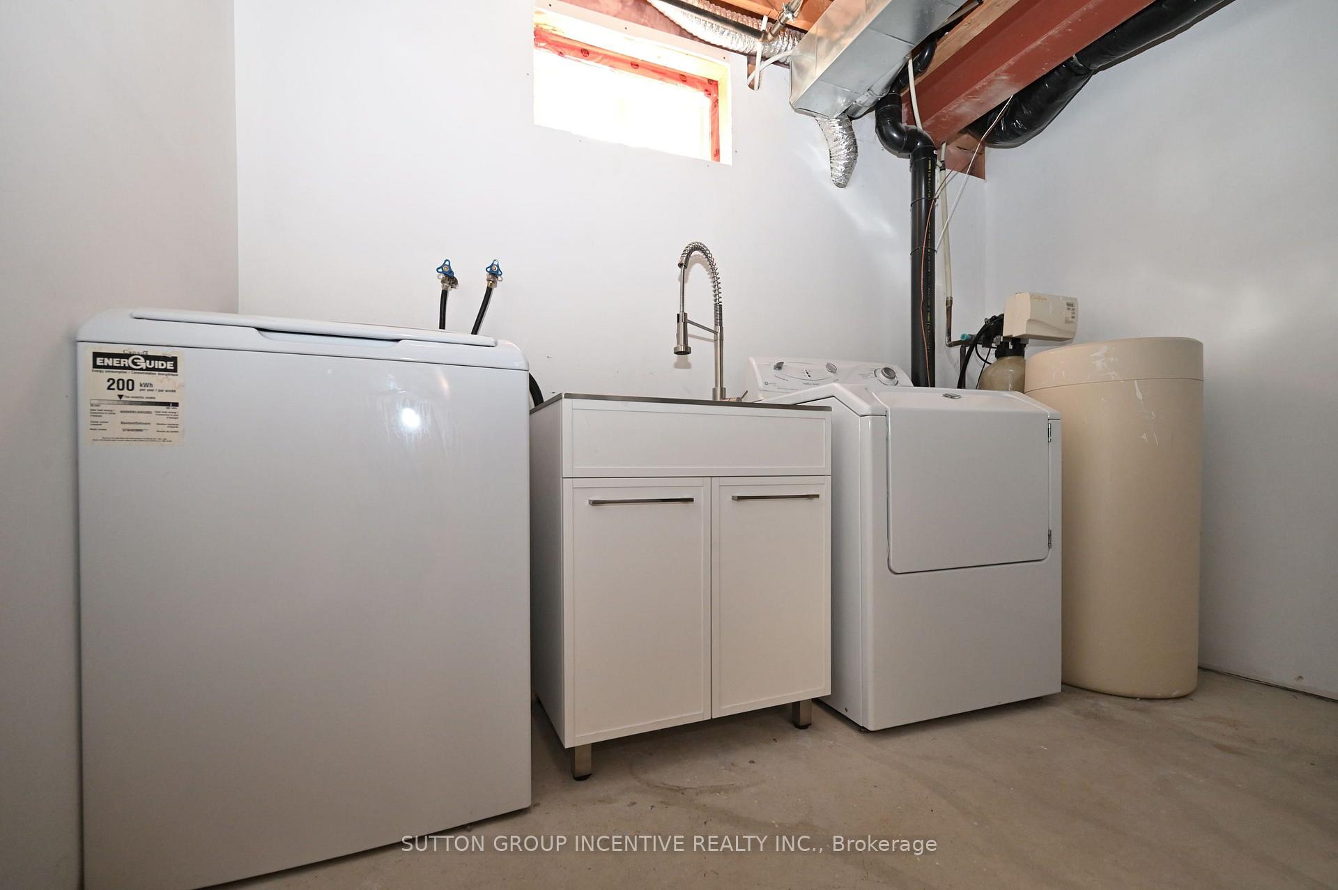 Photo 31 of 14 Brown Wood Drive, Barrie, Little Lake — HOMEH