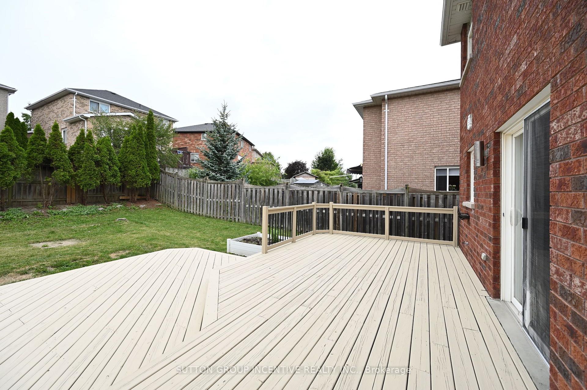Photo 32 of 14 Brown Wood Drive, Barrie, Little Lake — HOMEH