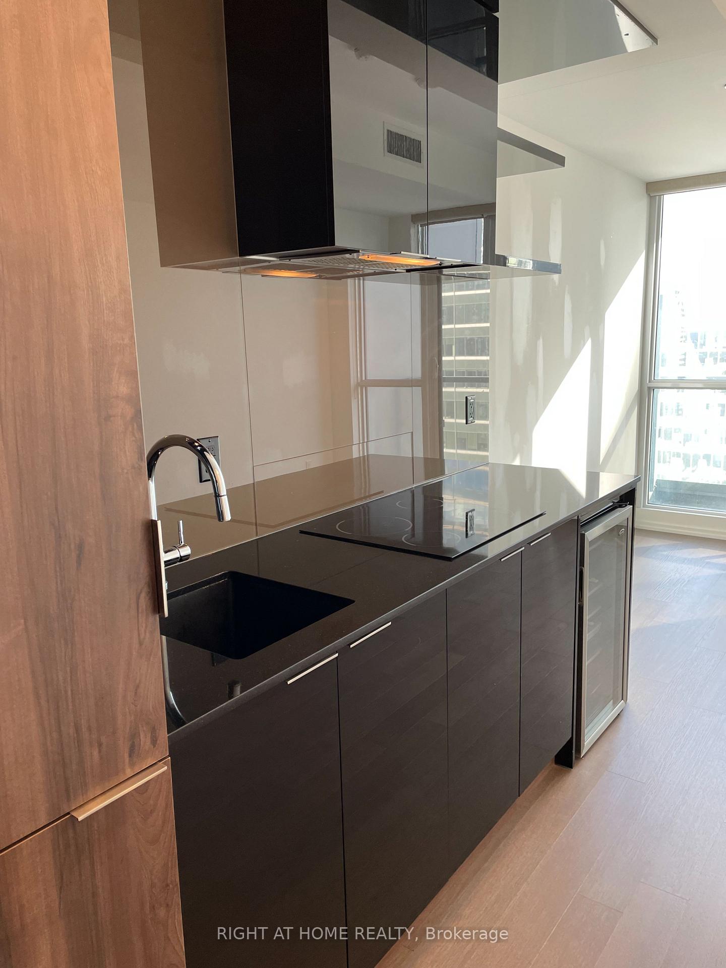Photo 6 of Unit 3805, 70 Temperance Street, Toronto, Bay Street Corridor — HOMEH