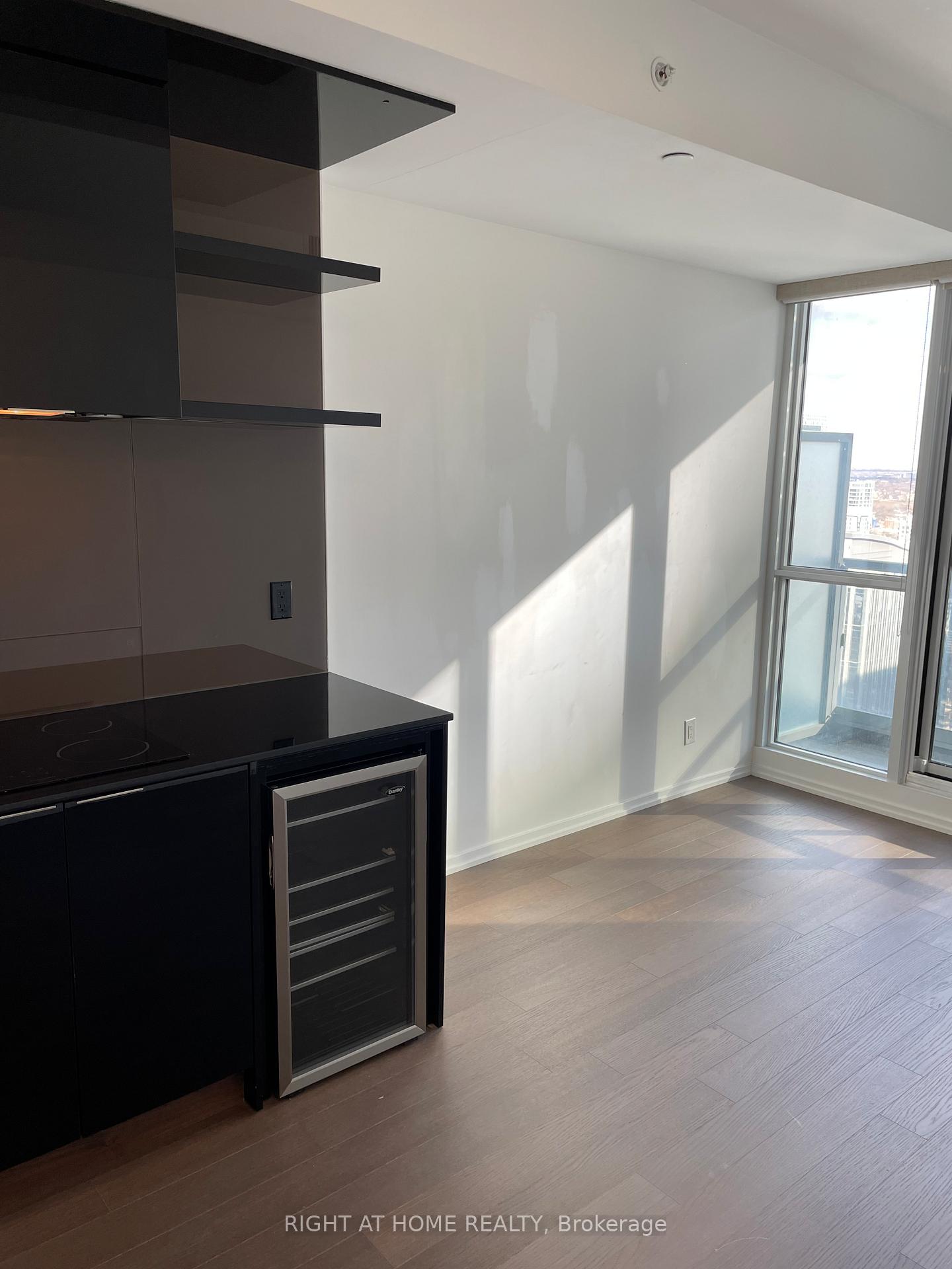 Photo 8 of Unit 3805, 70 Temperance Street, Toronto, Bay Street Corridor — HOMEH