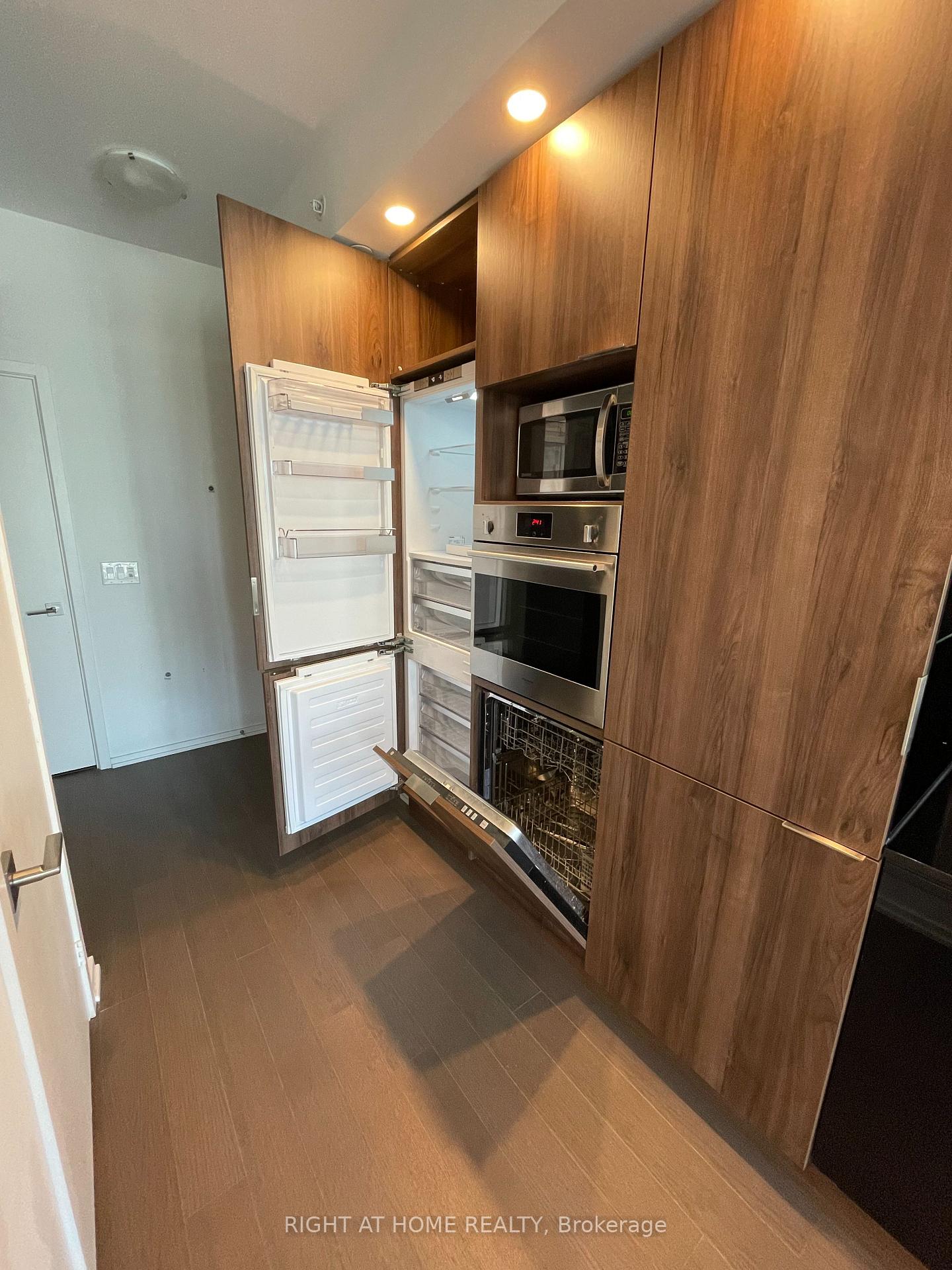 Photo 9 of Unit 3805, 70 Temperance Street, Toronto, Bay Street Corridor — HOMEH