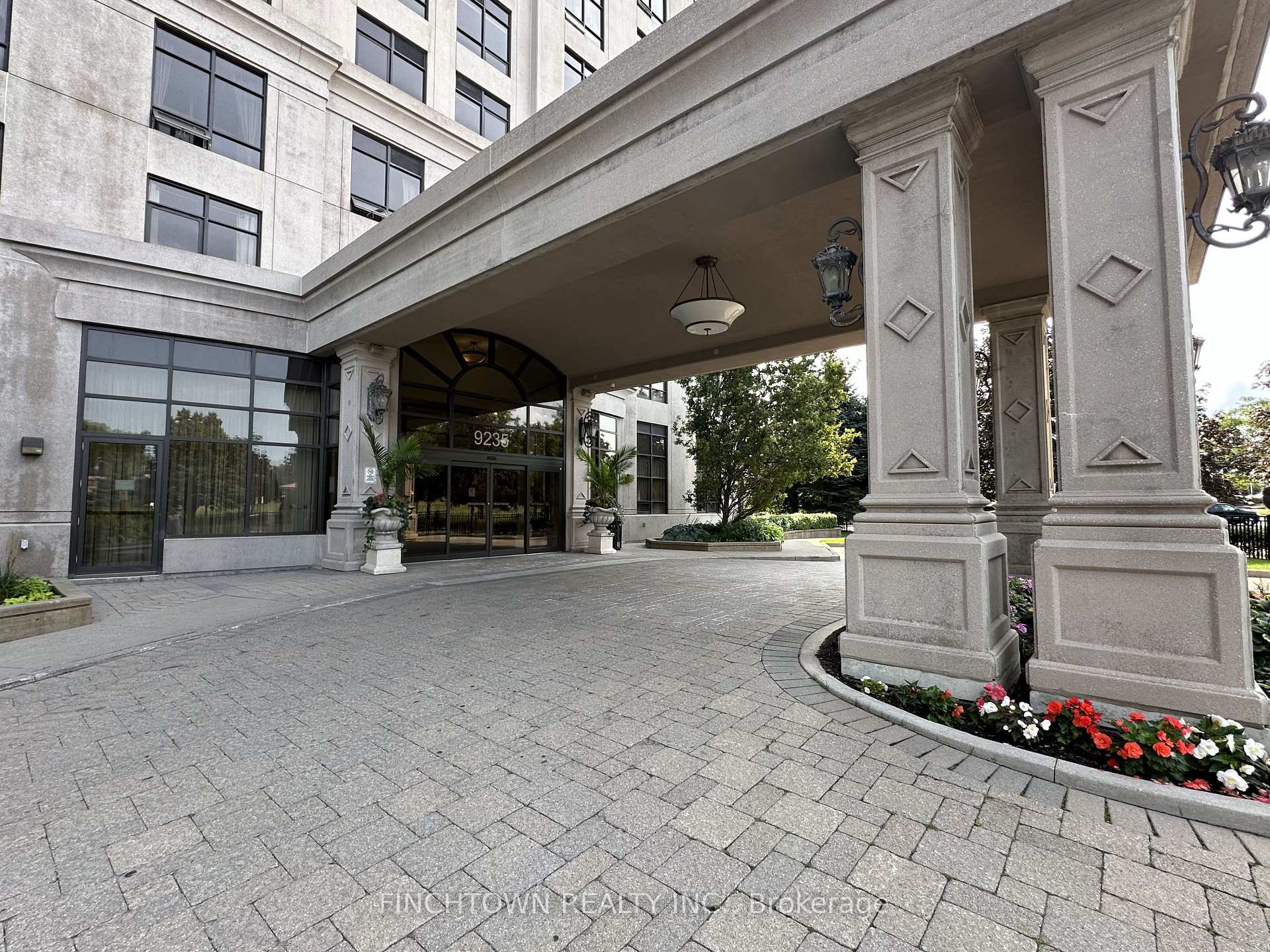 Photo 4 of Unit 111, 9235 Jane Street, Vaughan, Maple — HOMEH