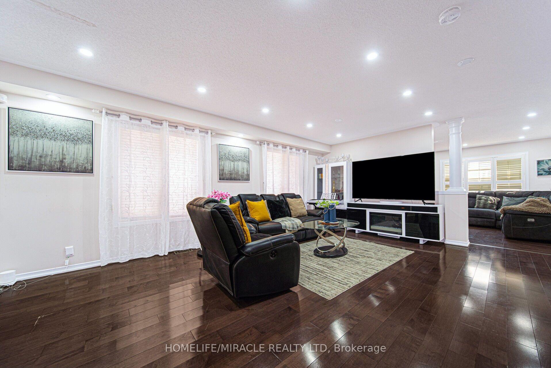 Photo 17 of 55 Mainard Crescent, Brampton, Sandringham-Wellington — HOMEH