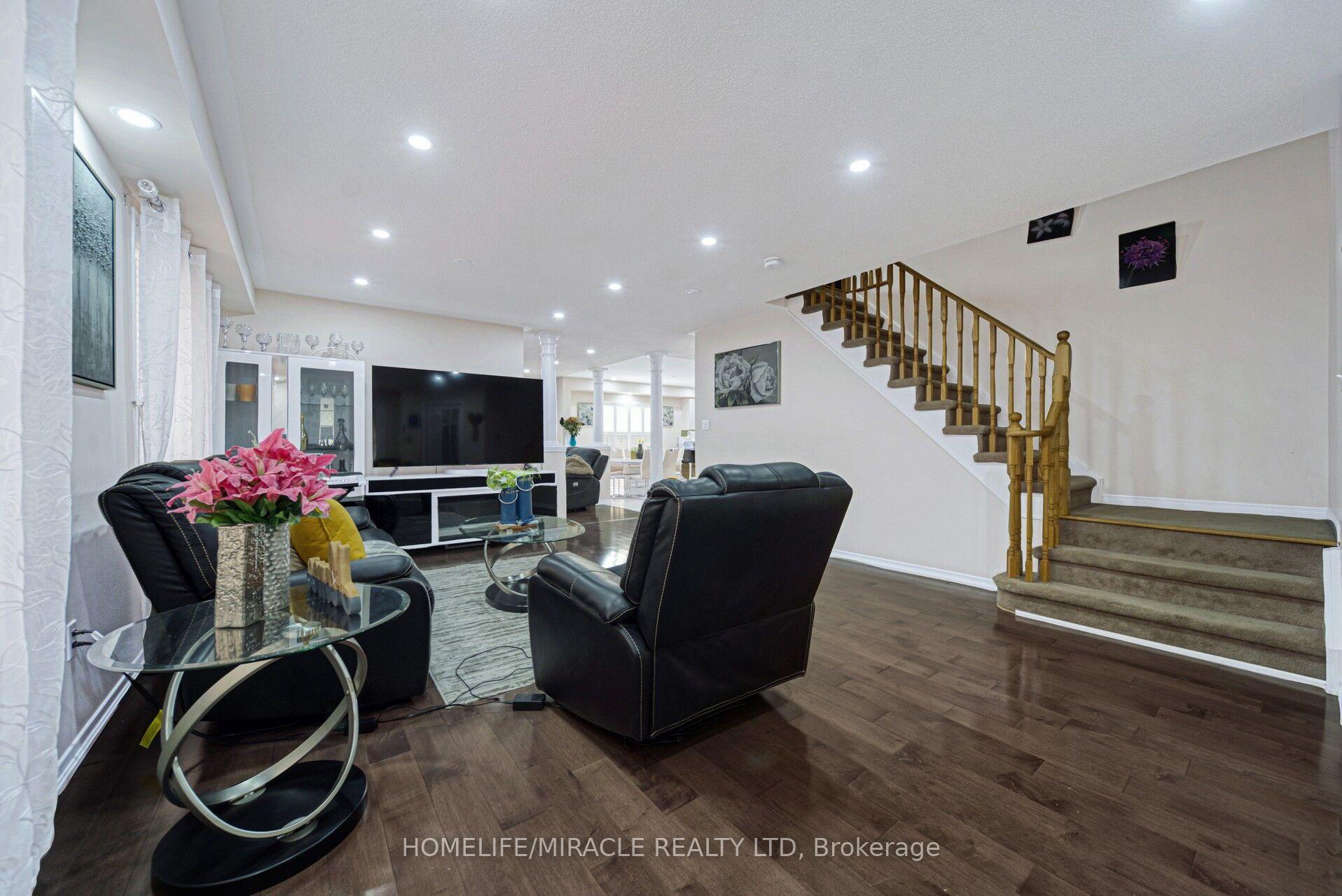 Photo 23 of 55 Mainard Crescent, Brampton, Sandringham-Wellington — HOMEH