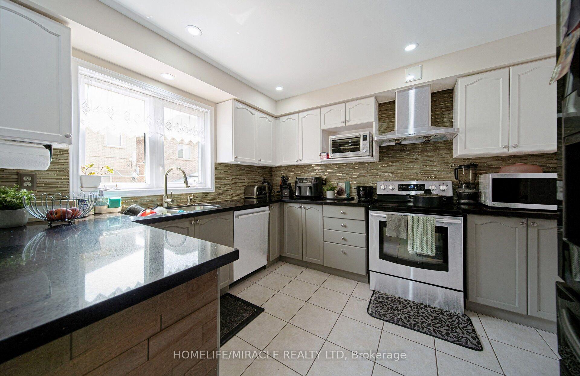 Photo 37 of 55 Mainard Crescent, Brampton, Sandringham-Wellington — HOMEH