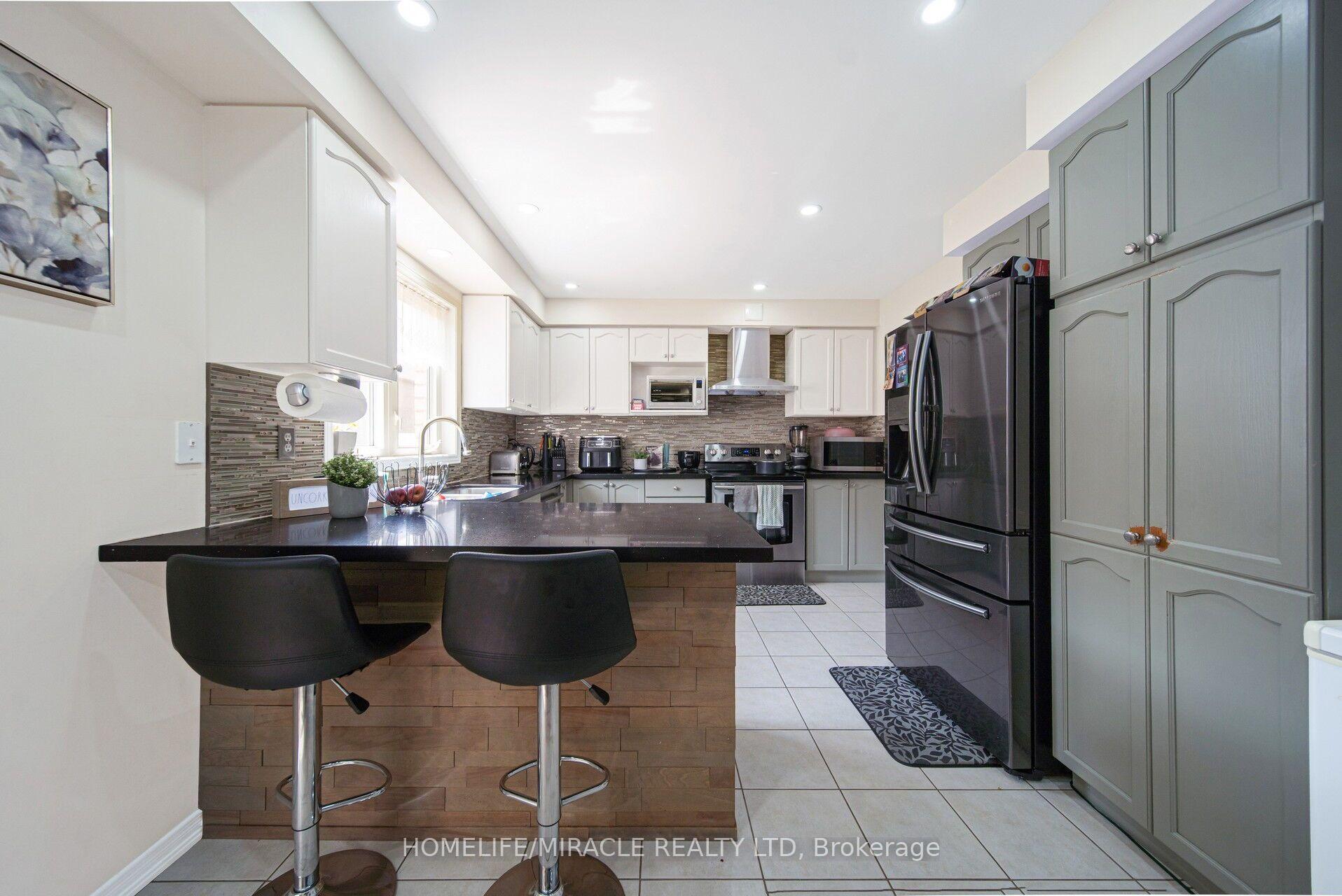 Photo 43 of 55 Mainard Crescent, Brampton, Sandringham-Wellington — HOMEH
