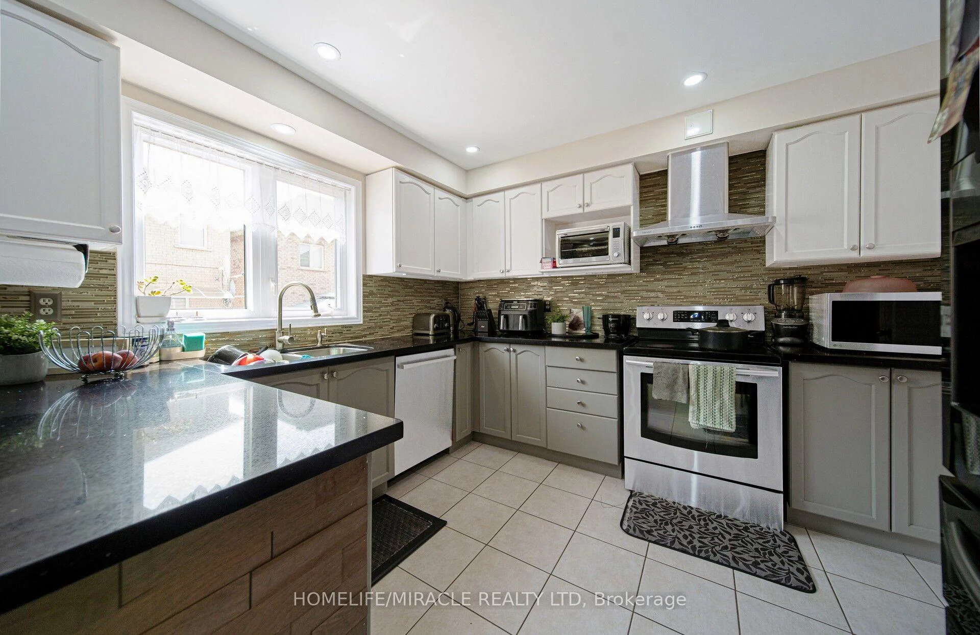 Photo 28 of 55 Mainard Crescent, Brampton, Sandringham-Wellington — HOMEH