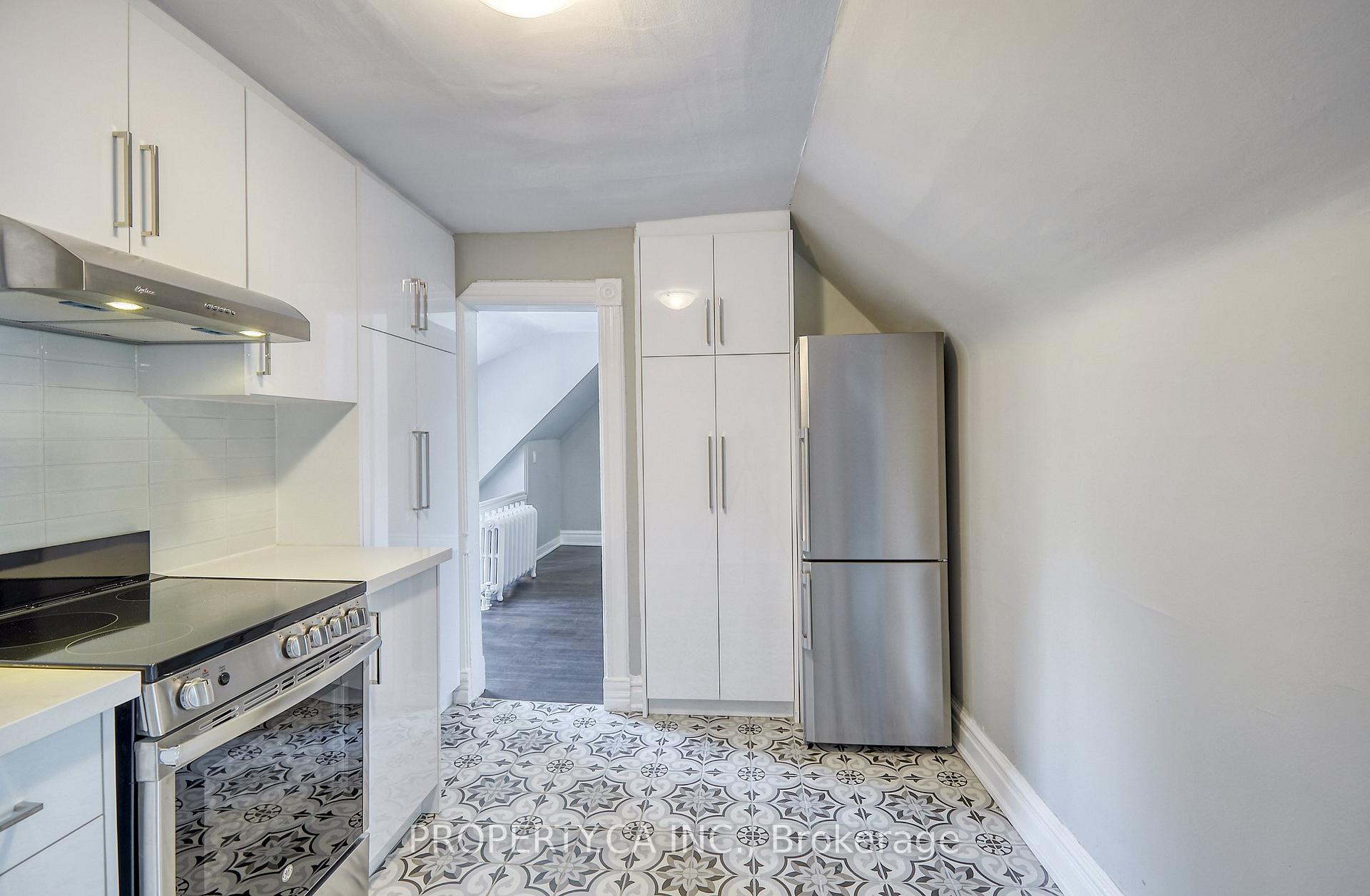 Photo 2 of Unit Upper, 345 Gladstone Avenue, Toronto, Dufferin Grove — HOMEH