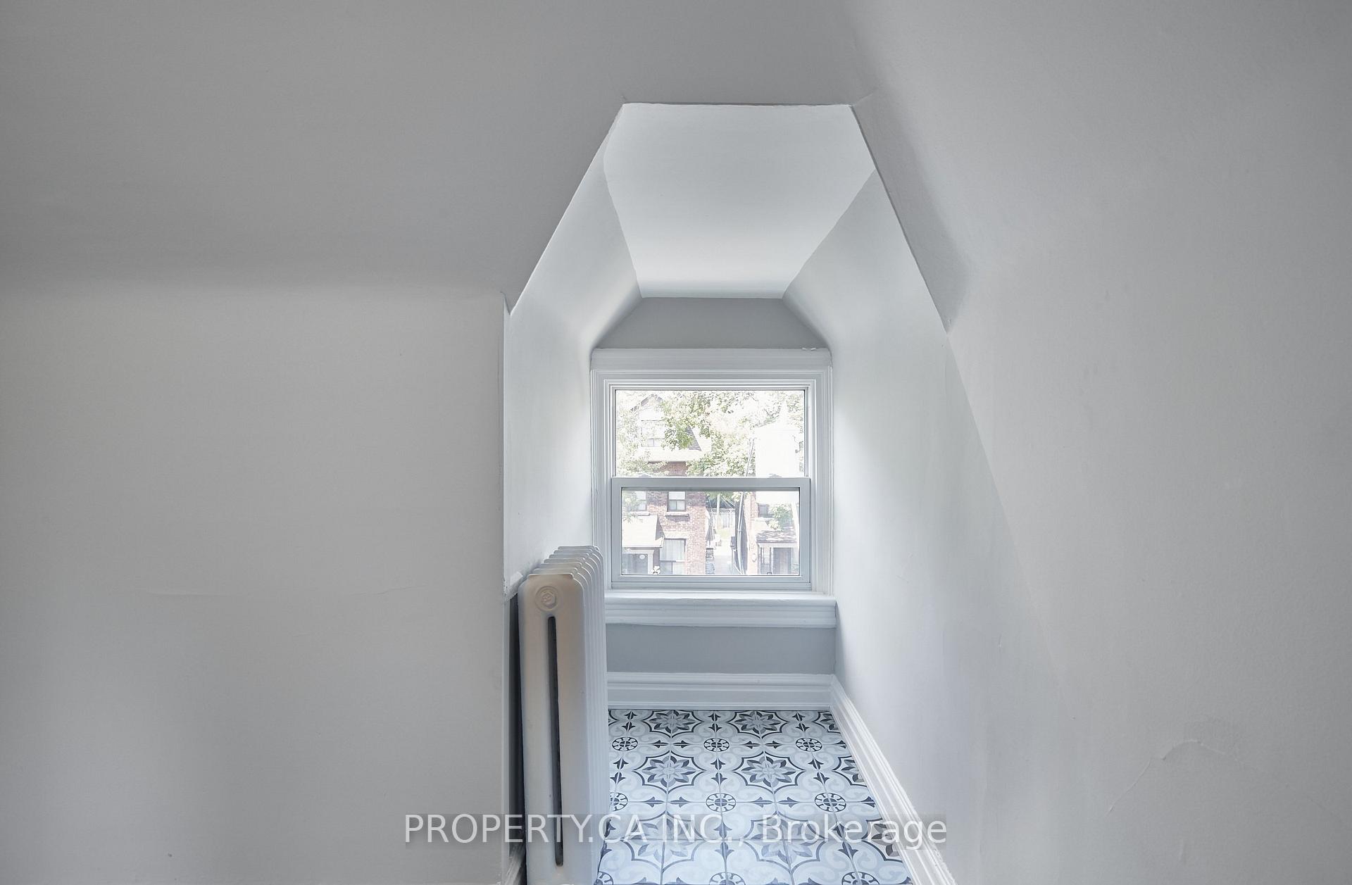 Photo 6 of Unit Upper, 345 Gladstone Avenue, Toronto, Dufferin Grove — HOMEH