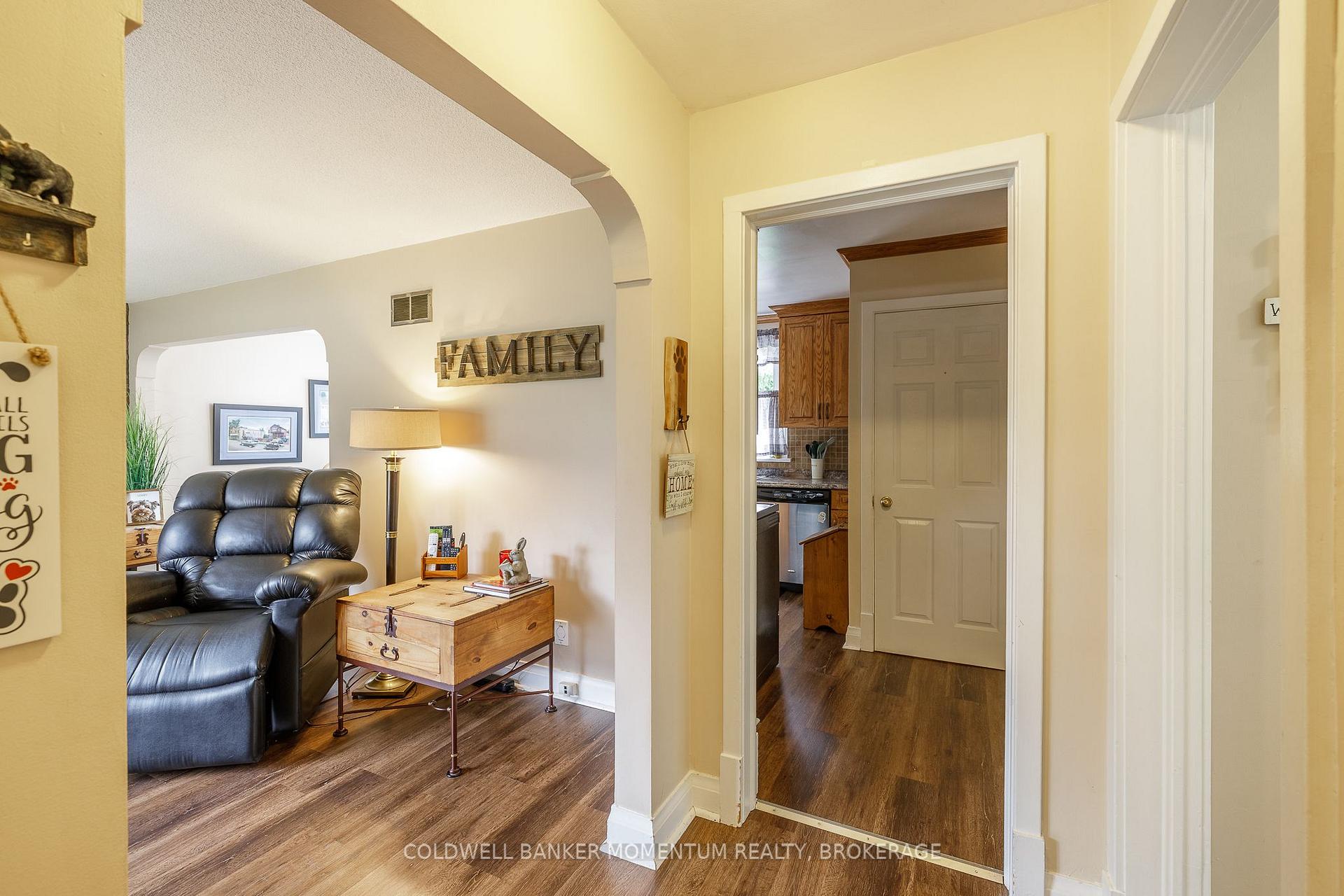 Photo 9 of 5916 Murray Street, Niagara Falls, Dorchester — HOMEH