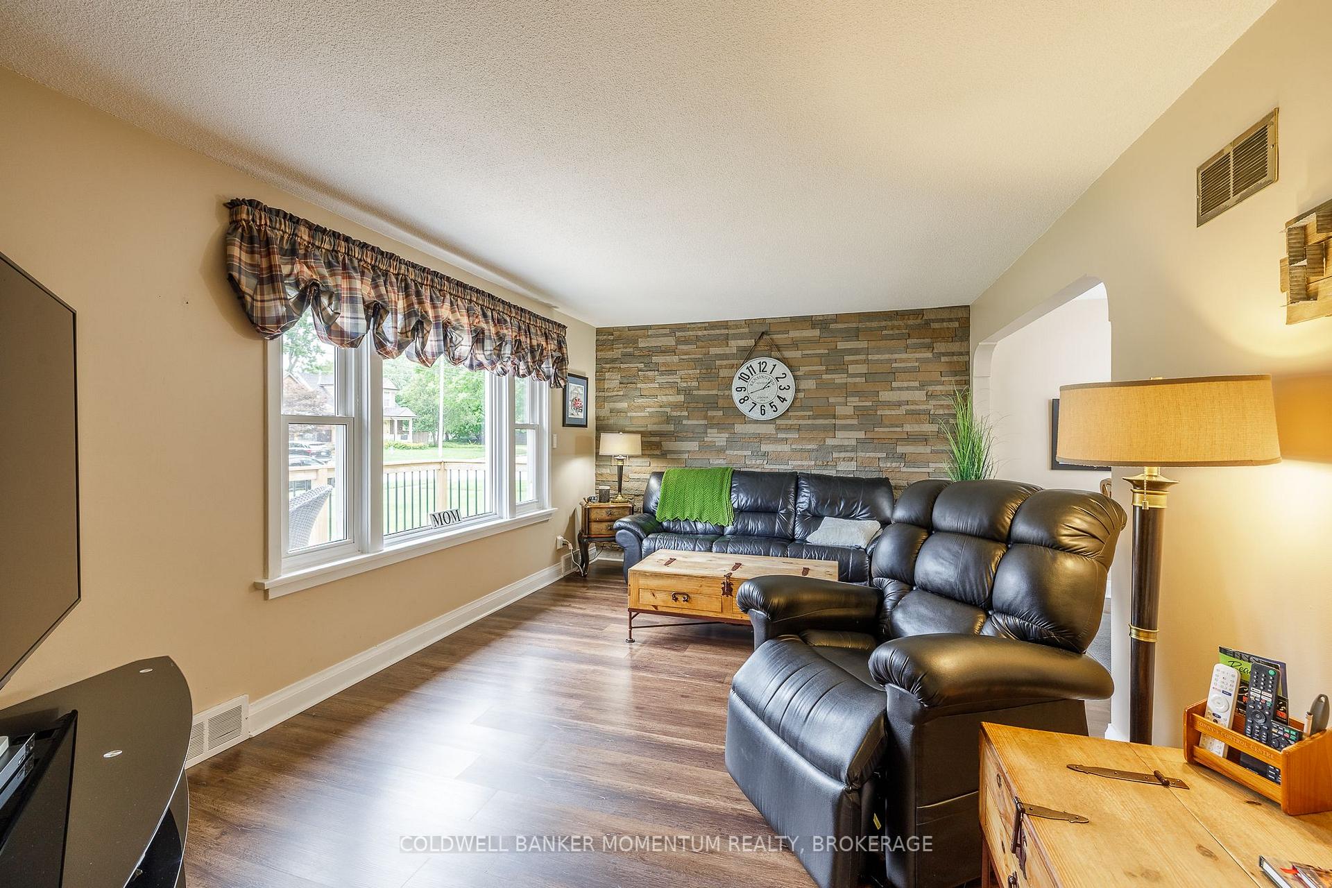Photo 12 of 5916 Murray Street, Niagara Falls, Dorchester — HOMEH