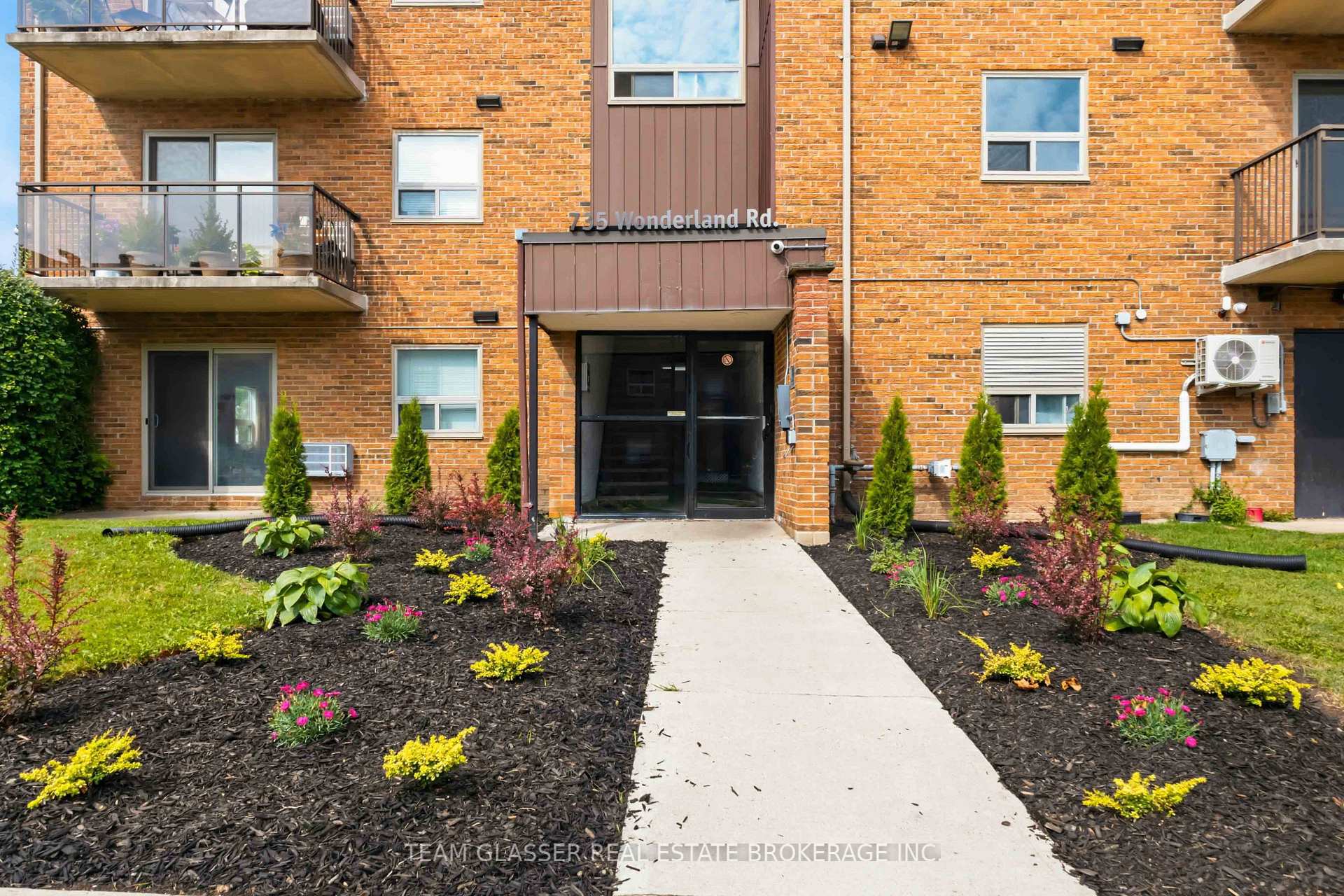 Photo of Unit 302, 735 Wonderland Road S