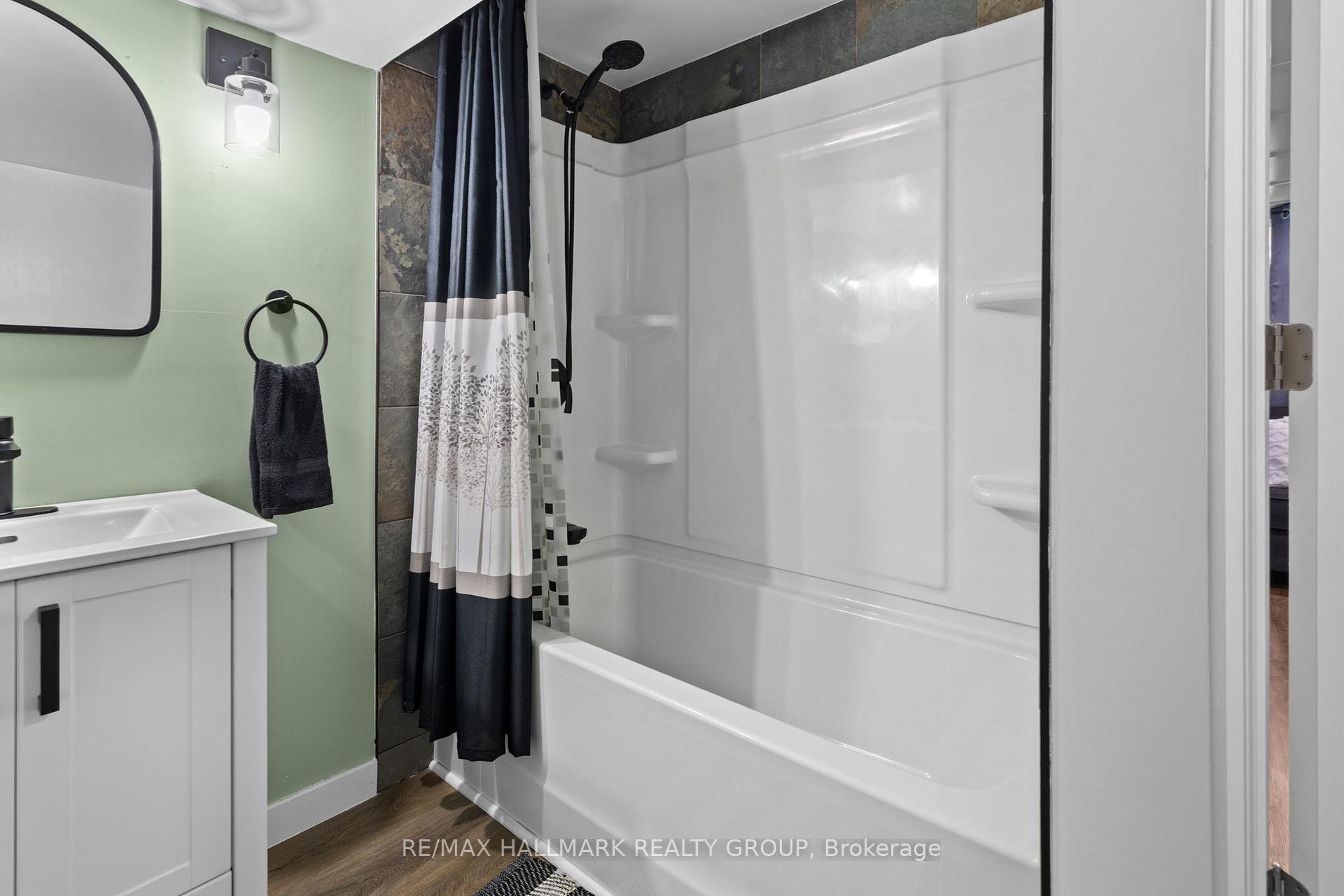 Photo 31 of 789 Borthwick Avenue, Ottawa, Castle Heights/Rideau High — HOMEH