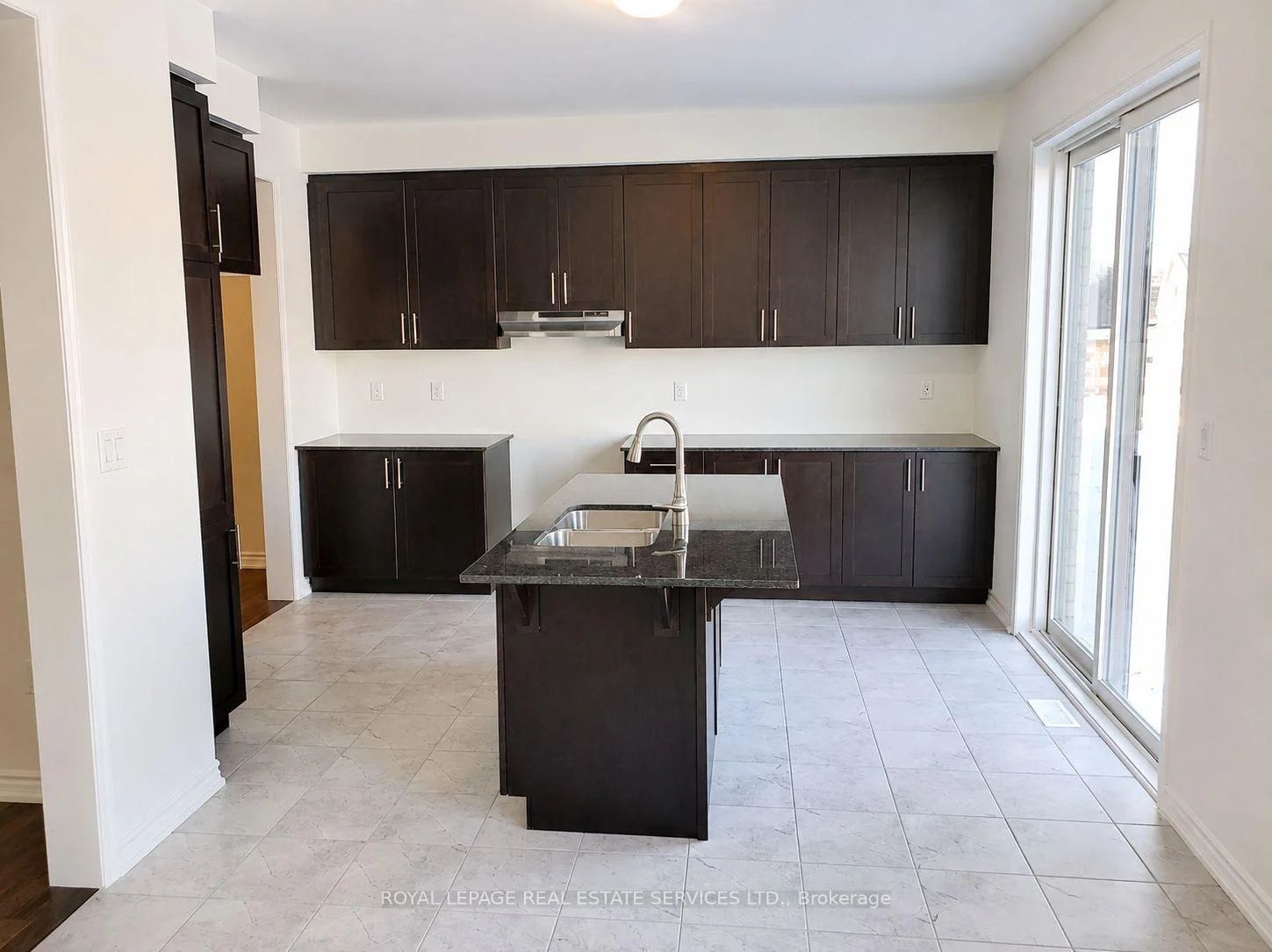 Photo 7 of 14 Morning Sparrow Drive, Vaughan, Kleinburg — HOMEH