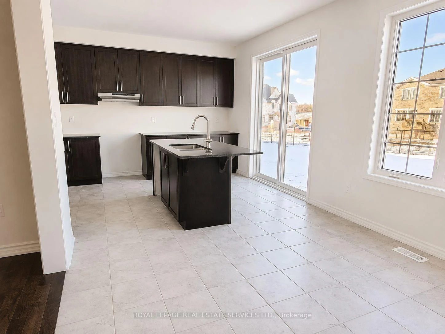 Photo 10 of 14 Morning Sparrow Drive, Vaughan, Kleinburg — HOMEH