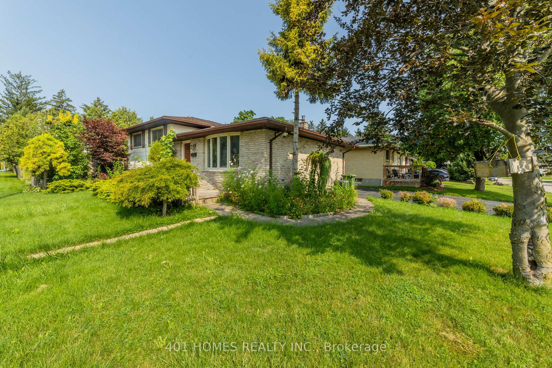 Photo 3 of 39 Patricia Avenue, St. Thomas — HOMEH