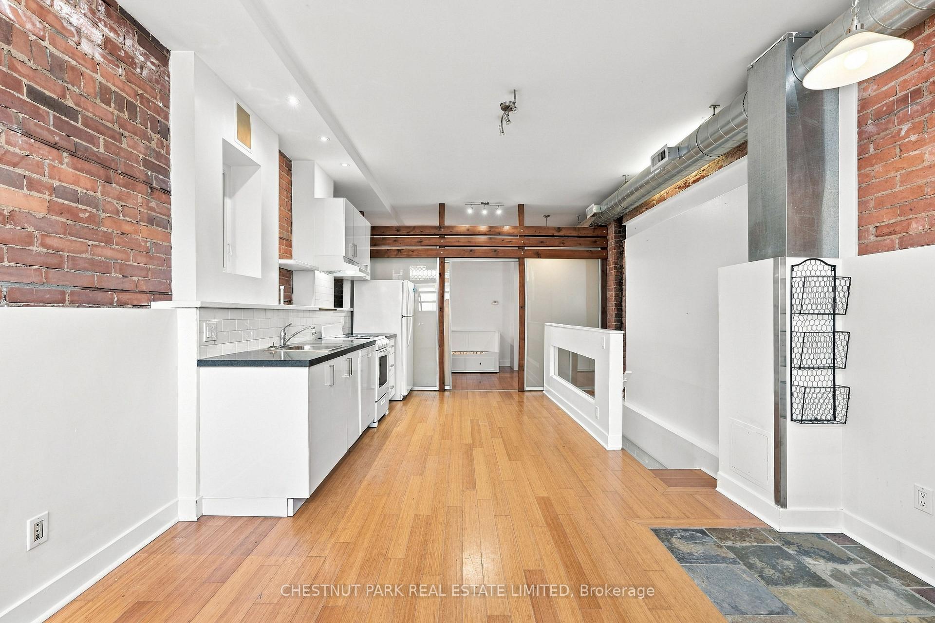 Front of 208 Greenwood Avenue