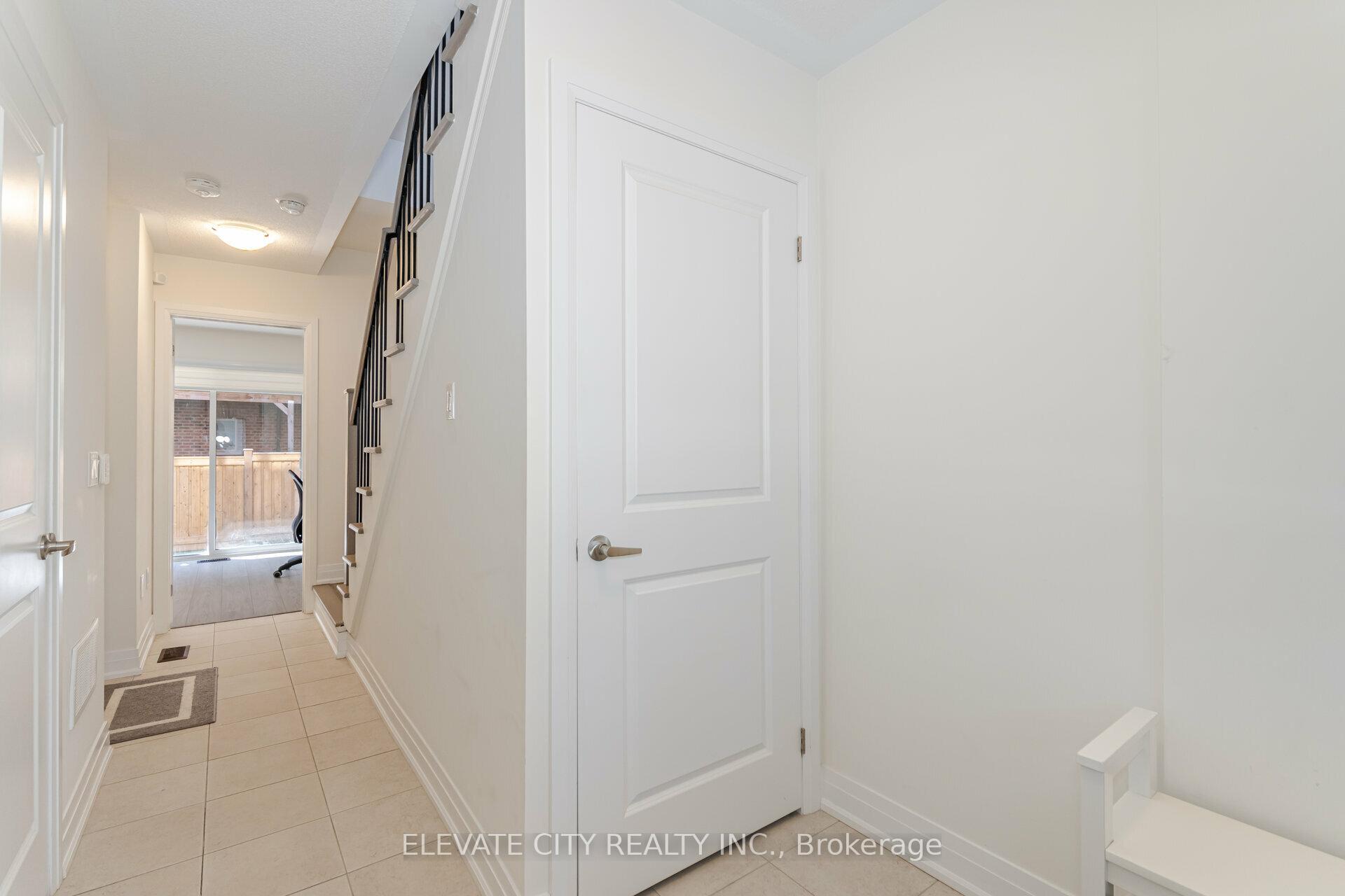 Photo 3 of 2008 Lushes Avenue, Mississauga, Clarkson — HOMEH
