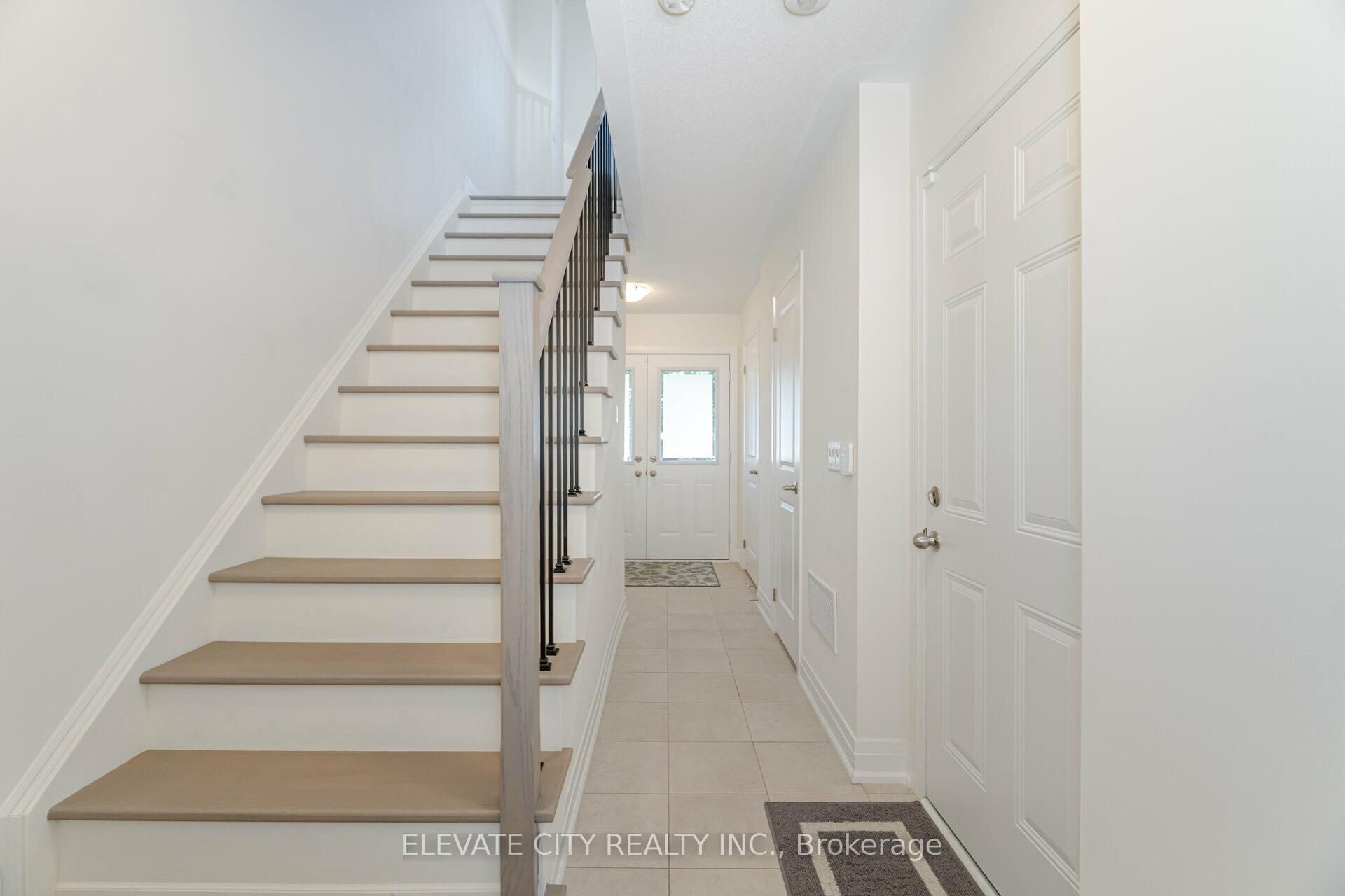 Photo 6 of 2008 Lushes Avenue, Mississauga, Clarkson — HOMEH