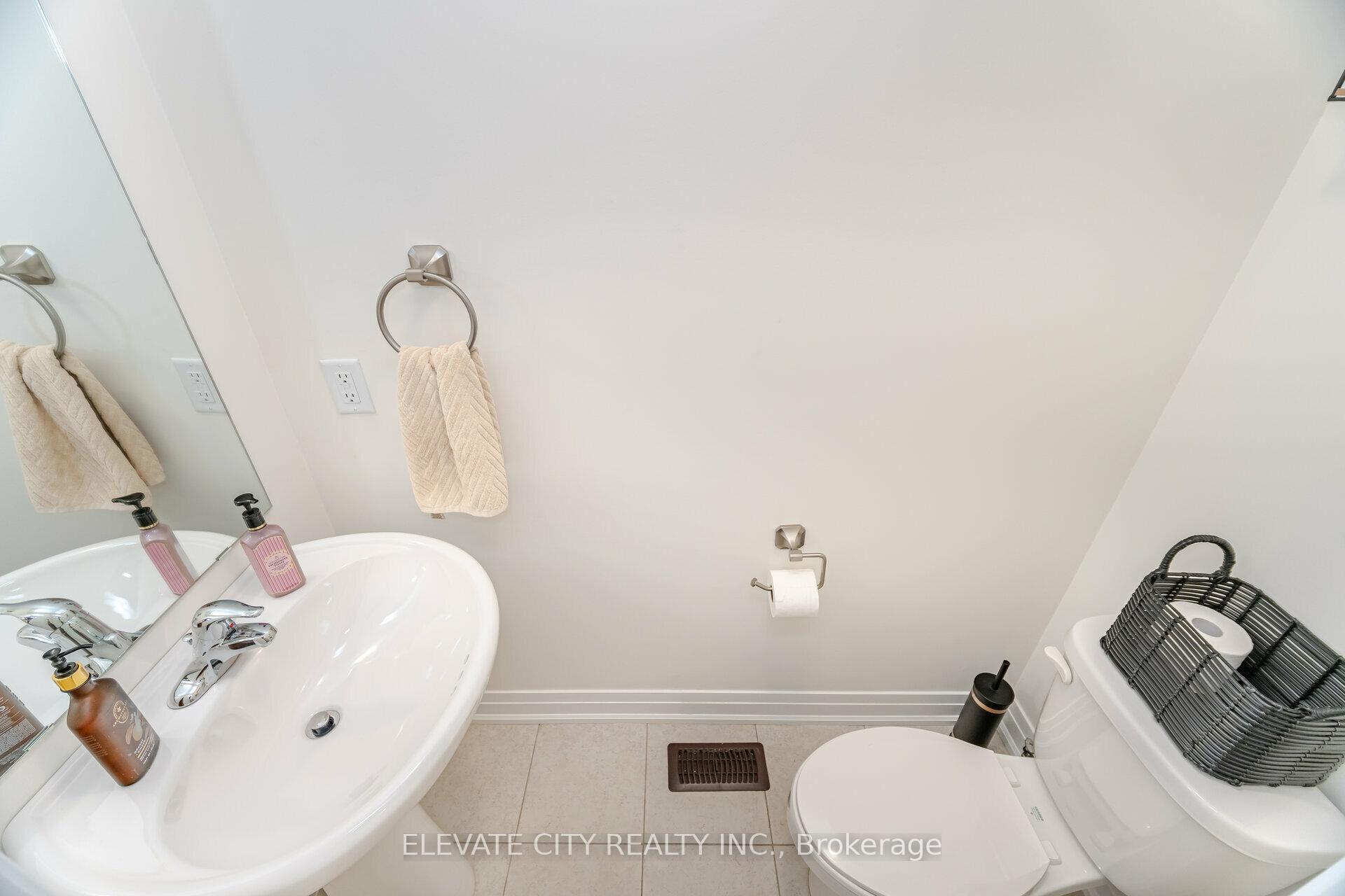 Photo 7 of 2008 Lushes Avenue, Mississauga, Clarkson — HOMEH
