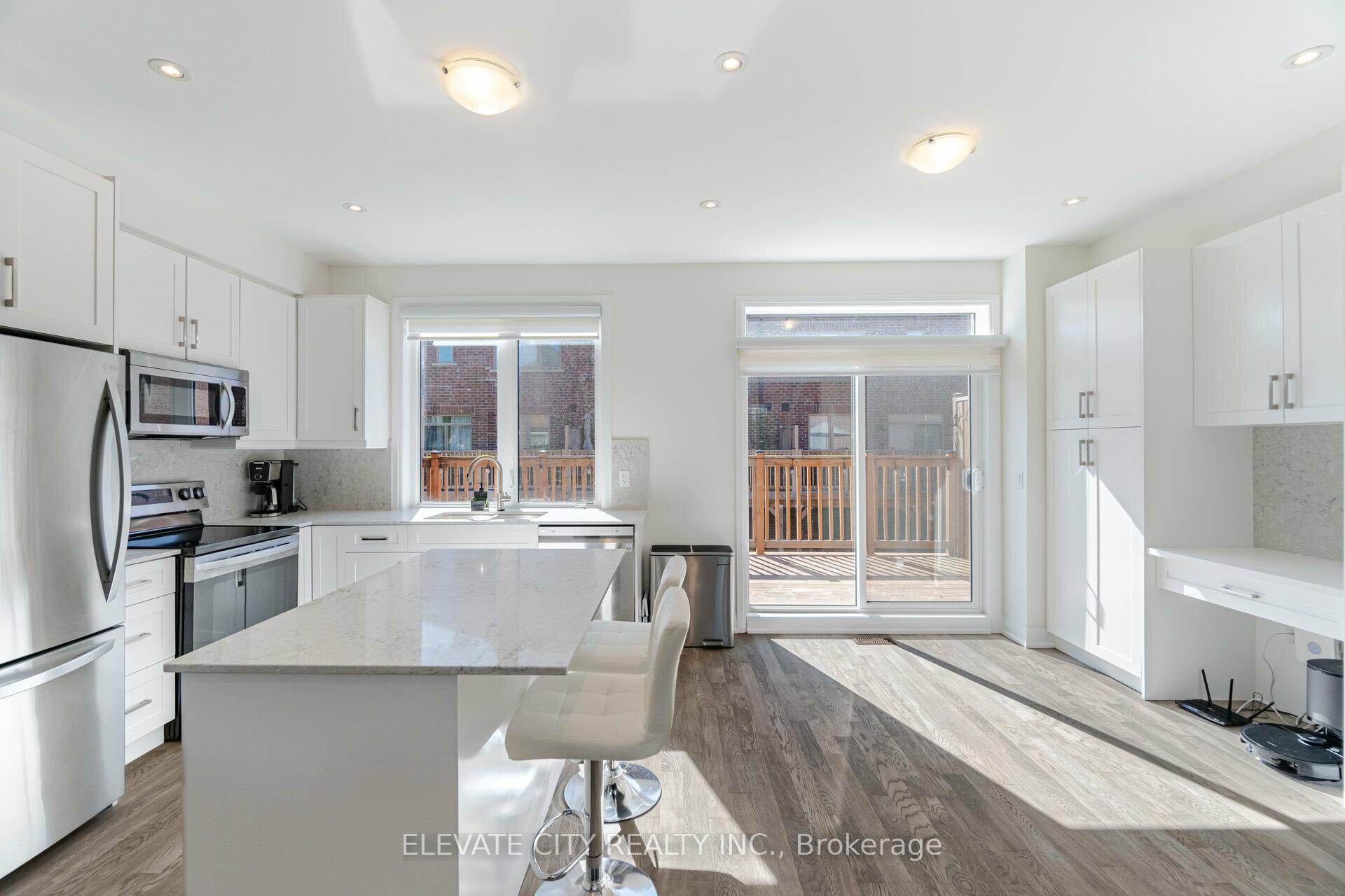 Photo 10 of 2008 Lushes Avenue, Mississauga, Clarkson — HOMEH