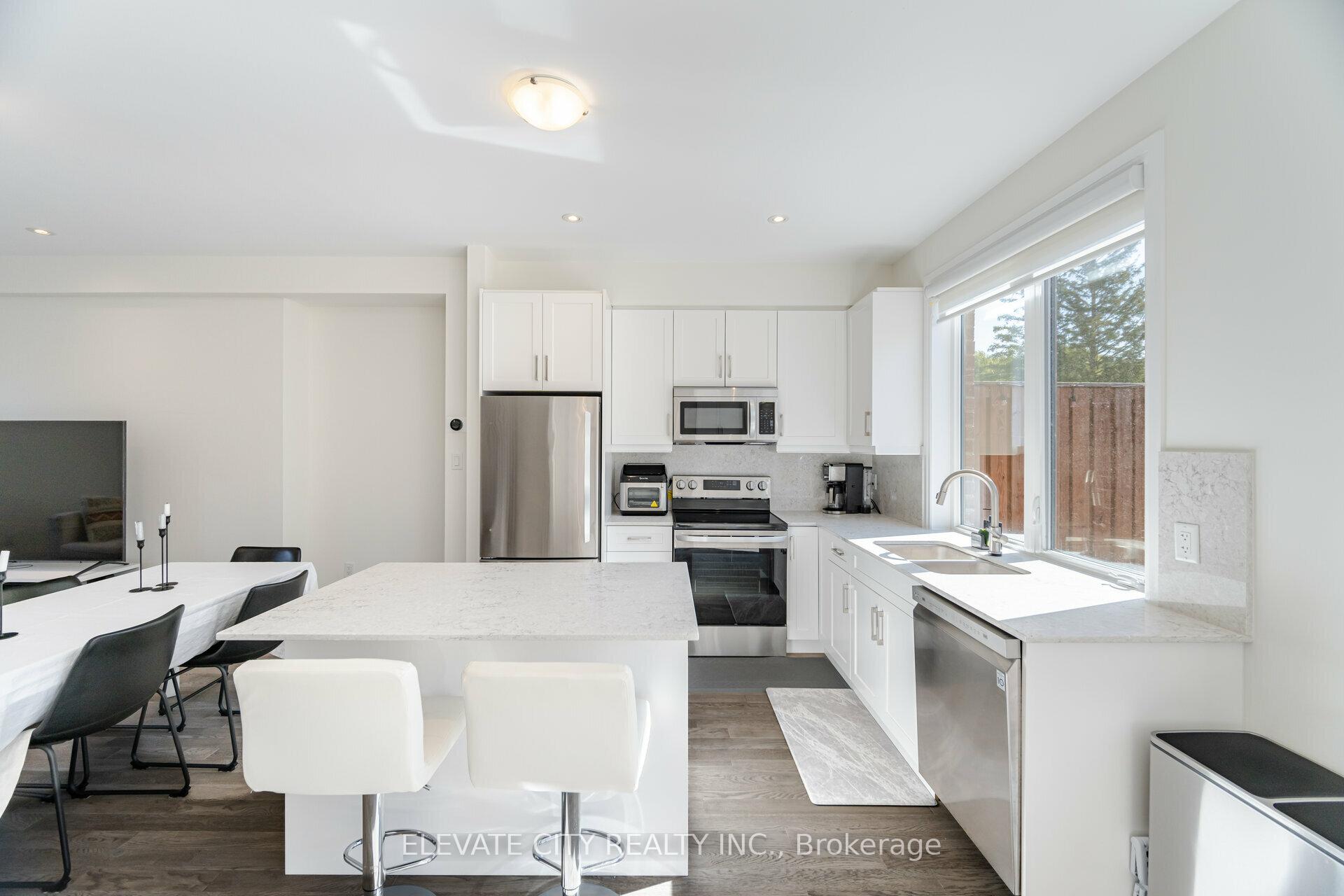 Photo 11 of 2008 Lushes Avenue, Mississauga, Clarkson — HOMEH