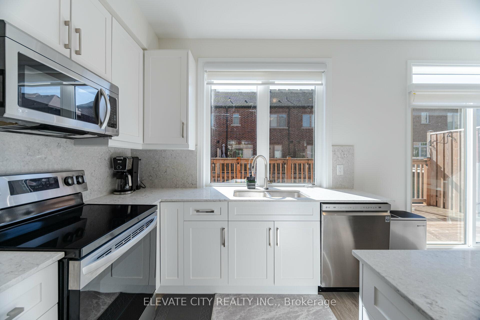 Photo 12 of 2008 Lushes Avenue, Mississauga, Clarkson — HOMEH
