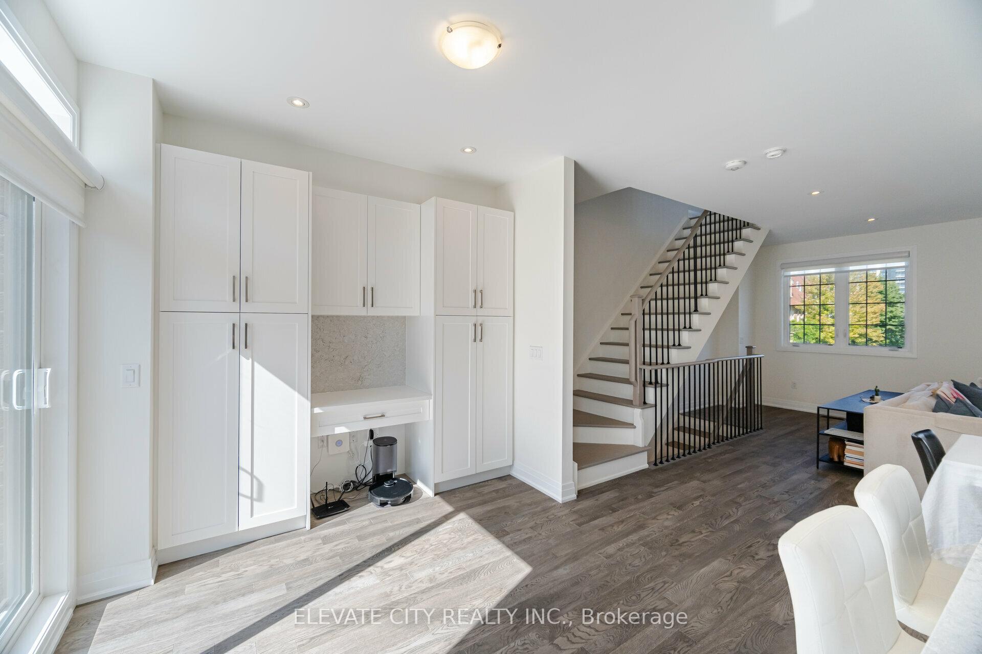 Photo 13 of 2008 Lushes Avenue, Mississauga, Clarkson — HOMEH