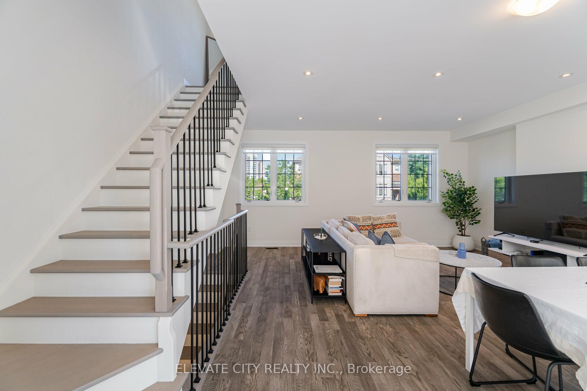 Photo 14 of 2008 Lushes Avenue, Mississauga, Clarkson — HOMEH