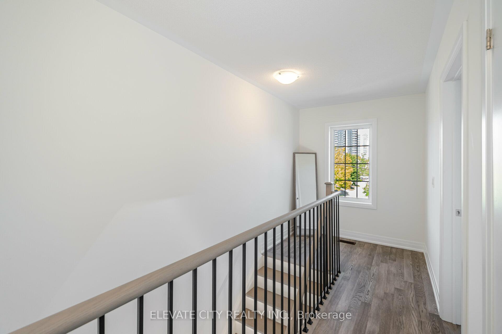 Photo 15 of 2008 Lushes Avenue, Mississauga, Clarkson — HOMEH
