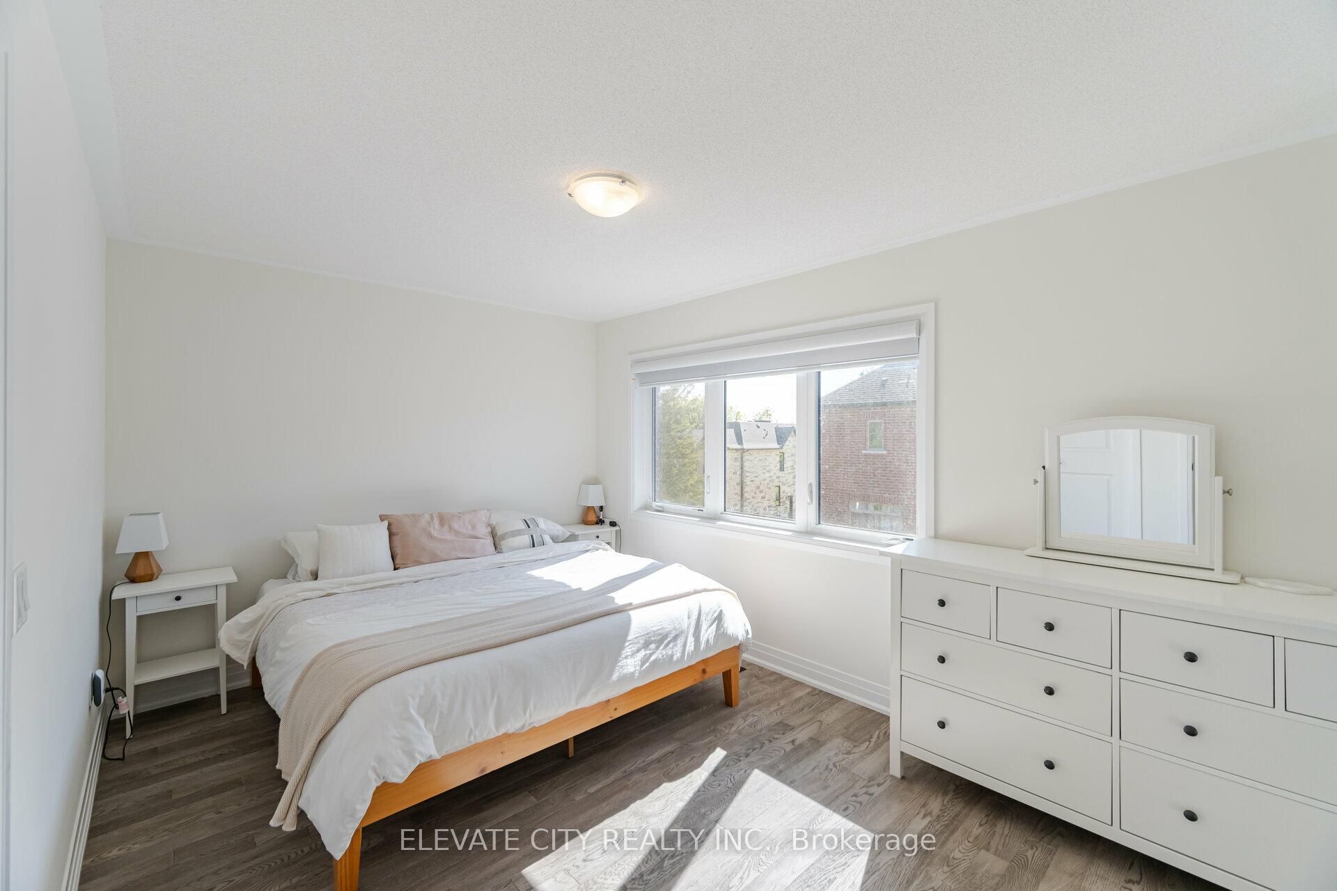 Photo 16 of 2008 Lushes Avenue, Mississauga, Clarkson — HOMEH