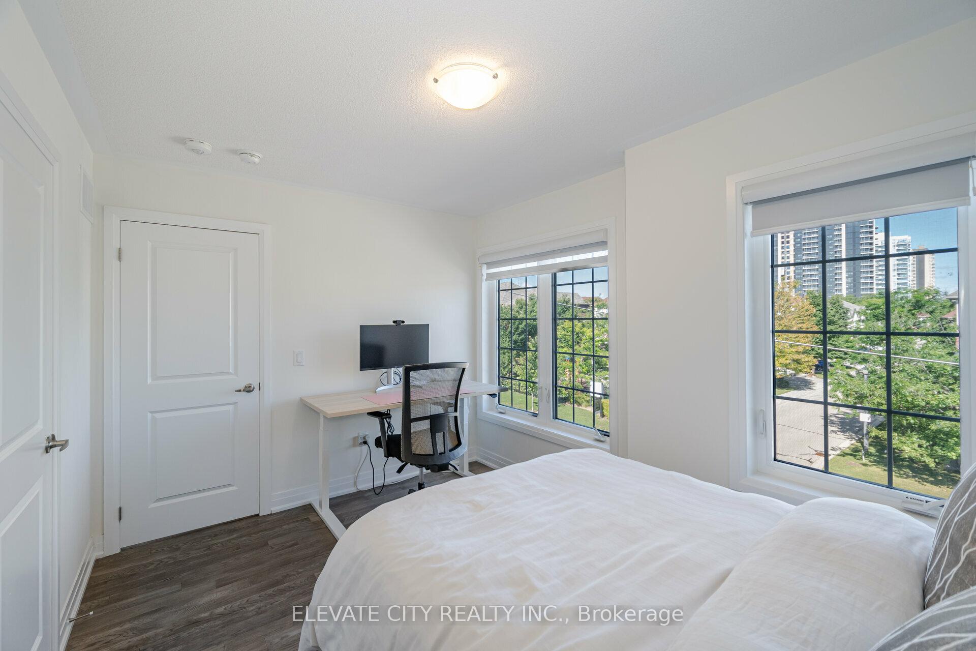 Photo 20 of 2008 Lushes Avenue, Mississauga, Clarkson — HOMEH