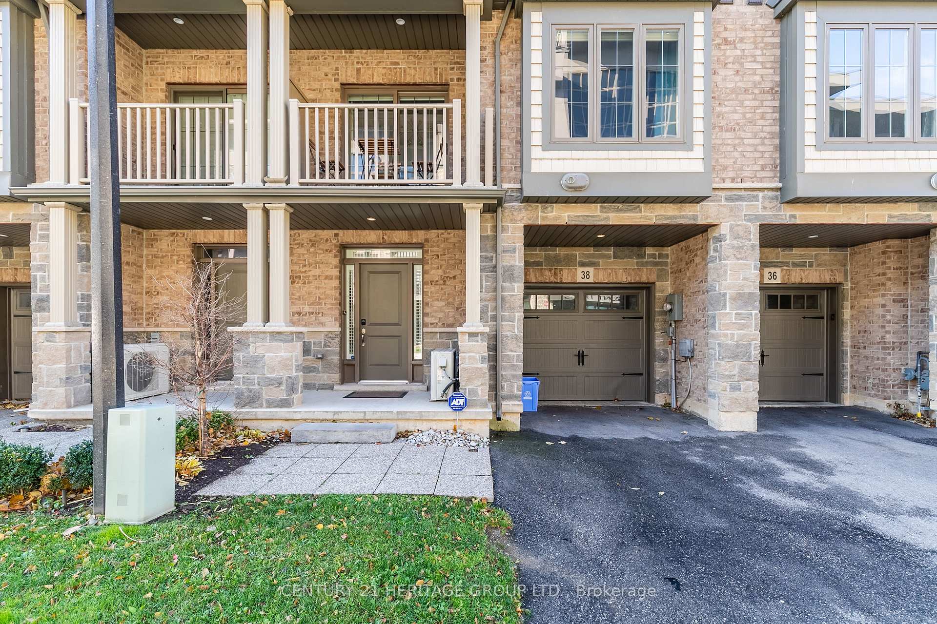 Photo 2 of 38 Southshore Crescent, Hamilton, Stoney Creek — HOMEH