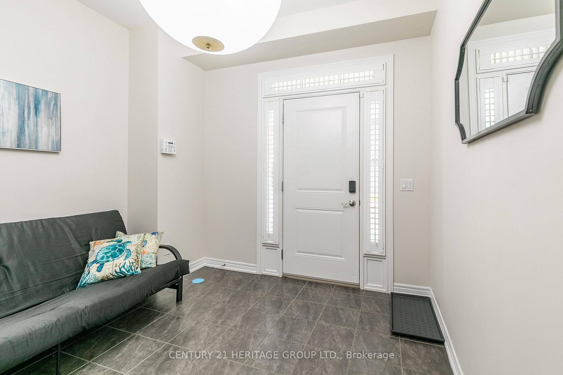 Photo 3 of 38 Southshore Crescent, Hamilton, Stoney Creek — HOMEH