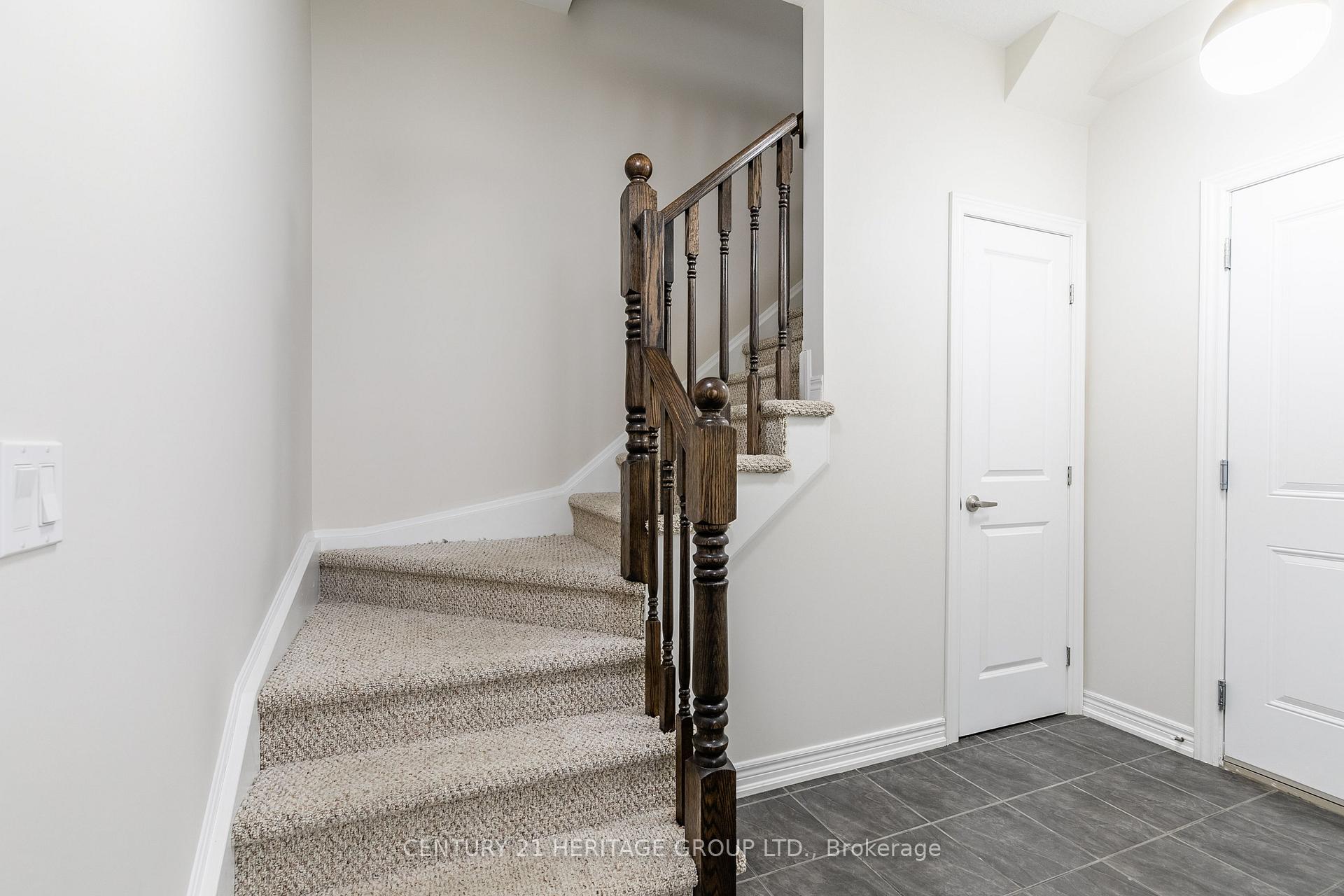 Photo 4 of 38 Southshore Crescent, Hamilton, Stoney Creek — HOMEH