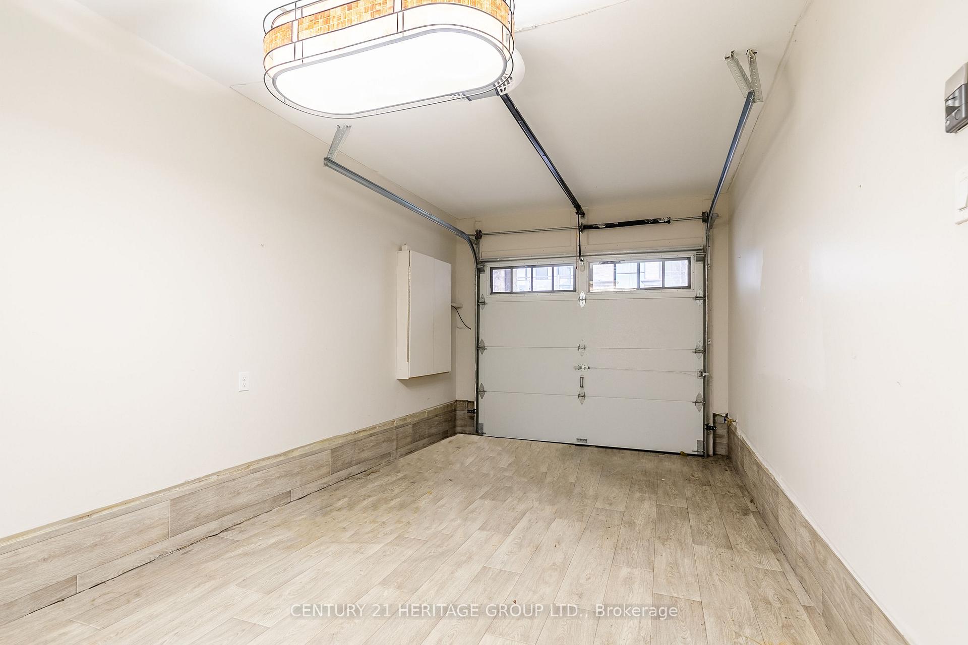 Photo 5 of 38 Southshore Crescent, Hamilton, Stoney Creek — HOMEH