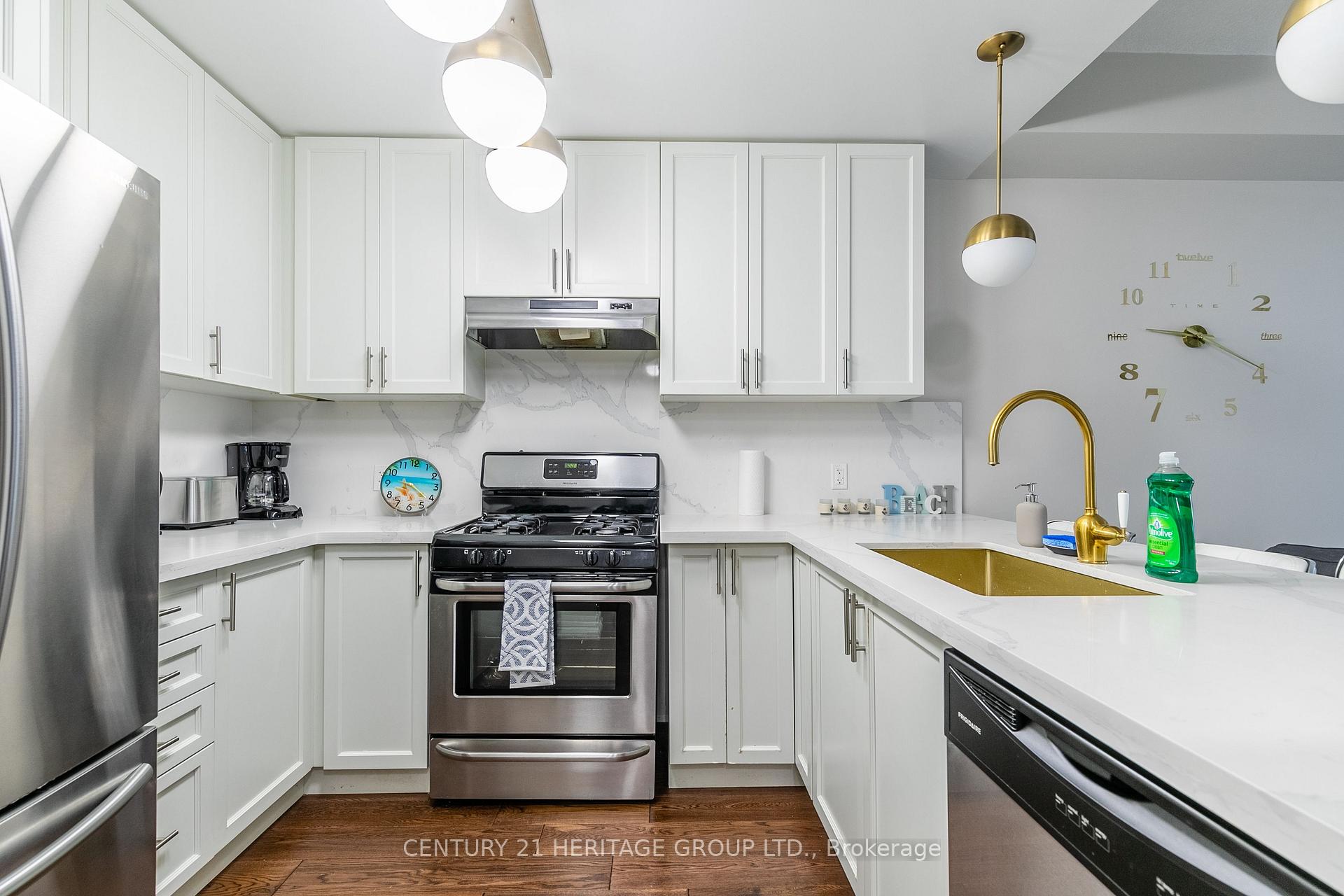 Photo 13 of 38 Southshore Crescent, Hamilton, Stoney Creek — HOMEH