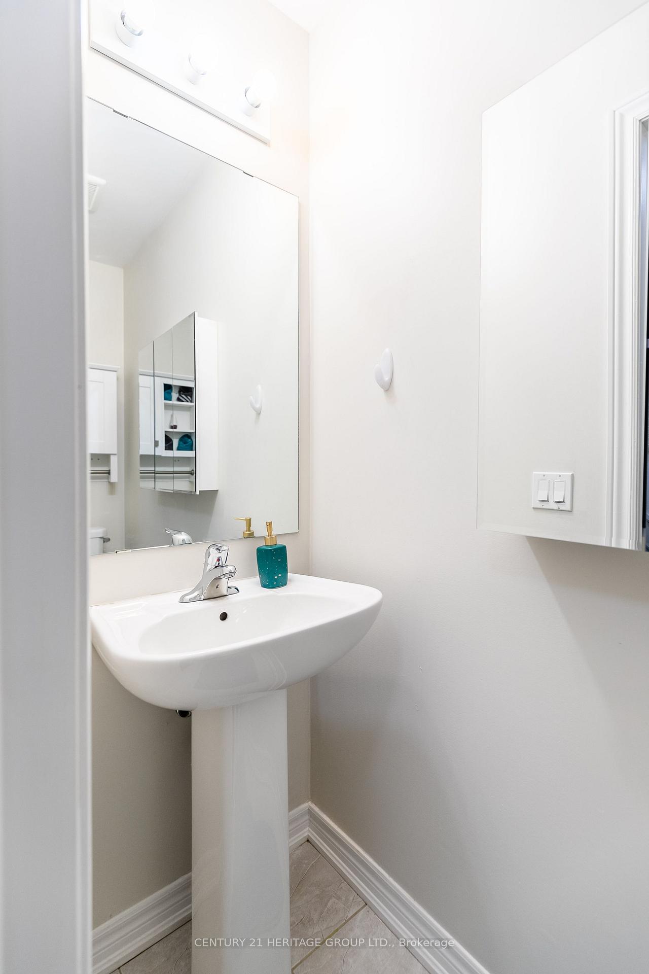 Photo 17 of 38 Southshore Crescent, Hamilton, Stoney Creek — HOMEH