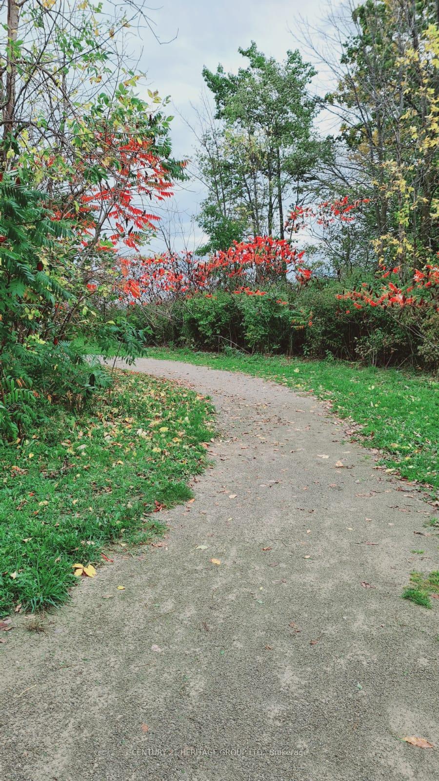Photo 24 of 38 Southshore Crescent, Hamilton, Stoney Creek — HOMEH