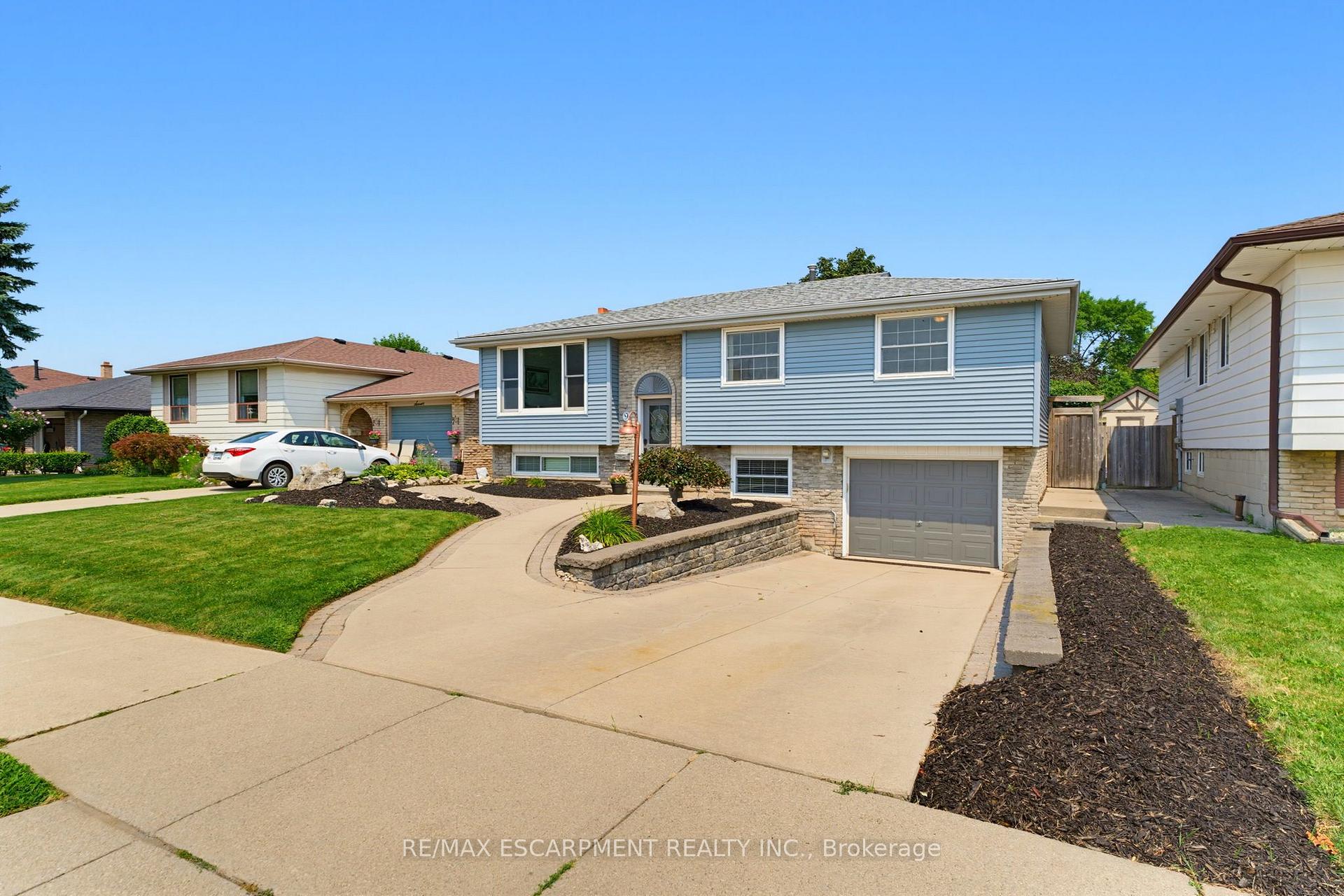 Photo 2 of 9 Carpenter Avenue, Hamilton, Stoney Creek — HOMEH