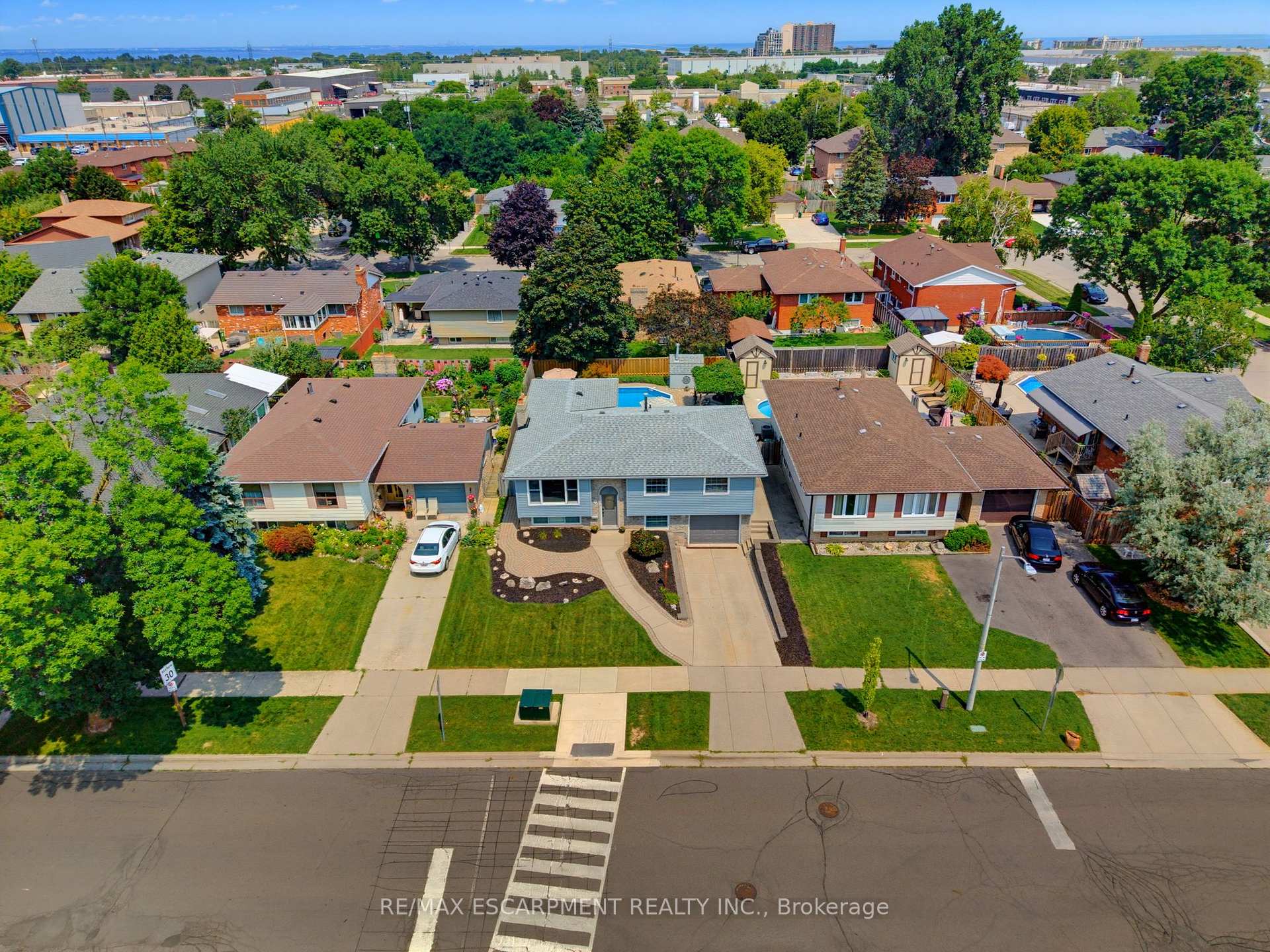 Photo 3 of 9 Carpenter Avenue, Hamilton, Stoney Creek — HOMEH