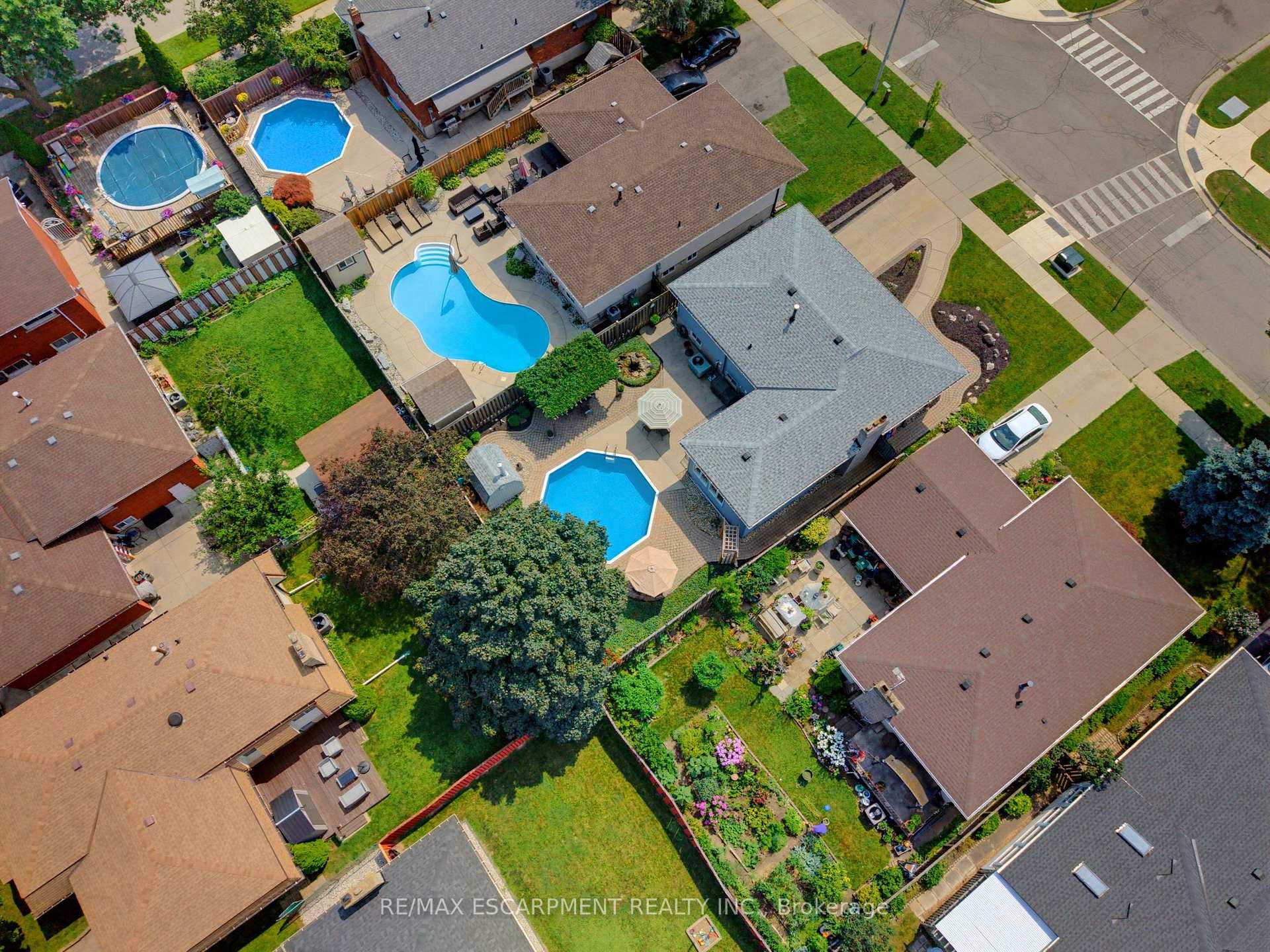 Photo 4 of 9 Carpenter Avenue, Hamilton, Stoney Creek — HOMEH