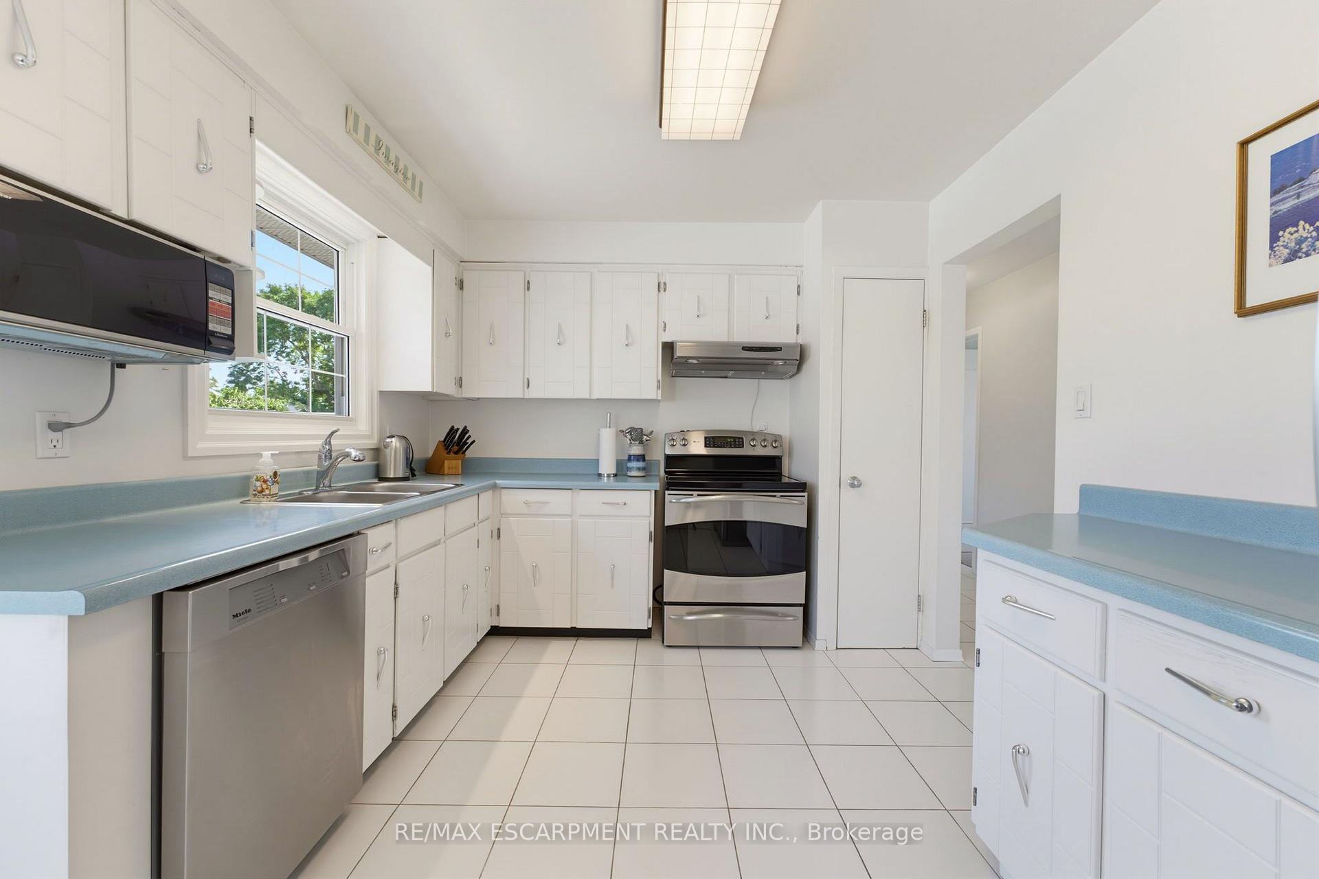 Photo 10 of 9 Carpenter Avenue, Hamilton, Stoney Creek — HOMEH