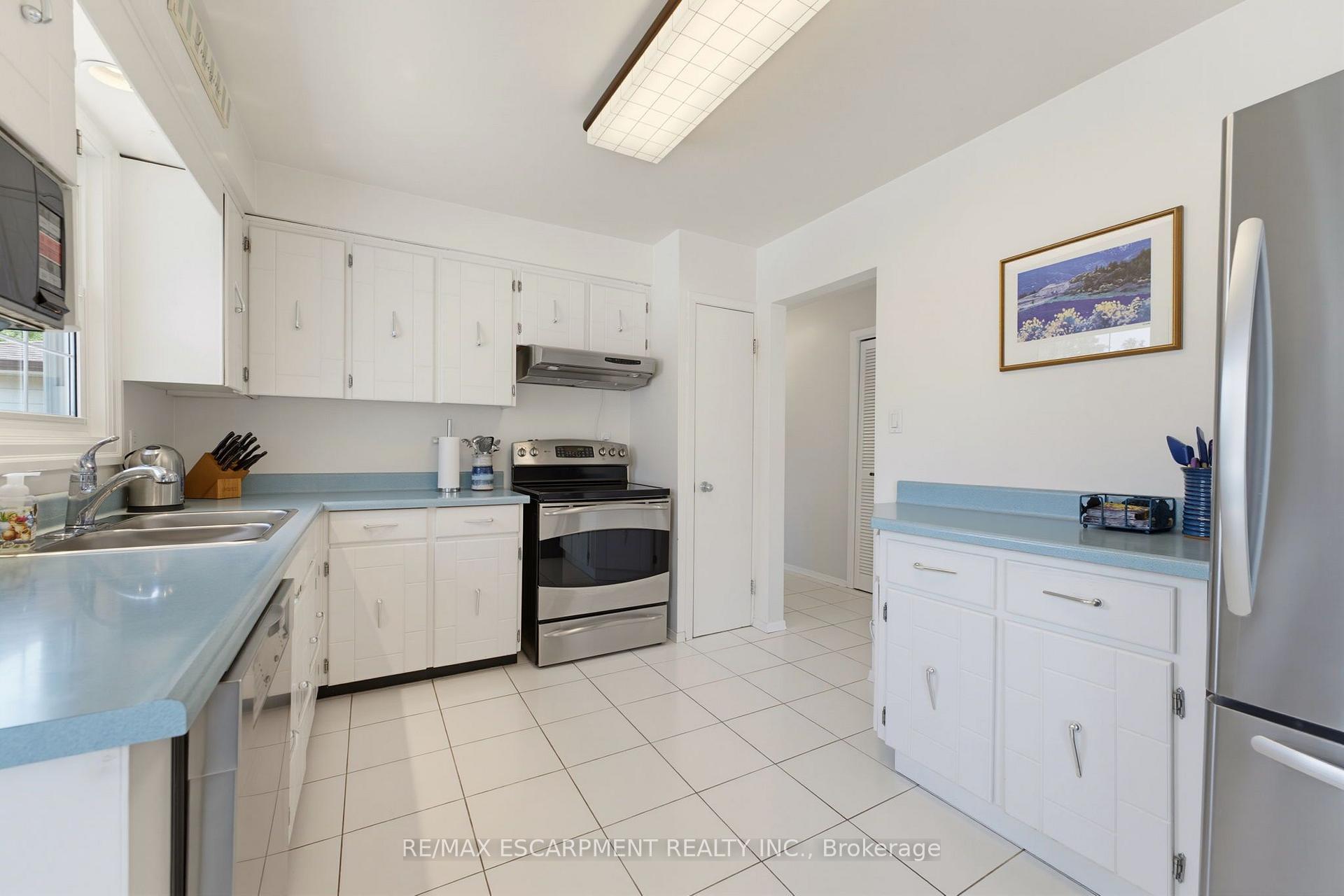 Photo 11 of 9 Carpenter Avenue, Hamilton, Stoney Creek — HOMEH