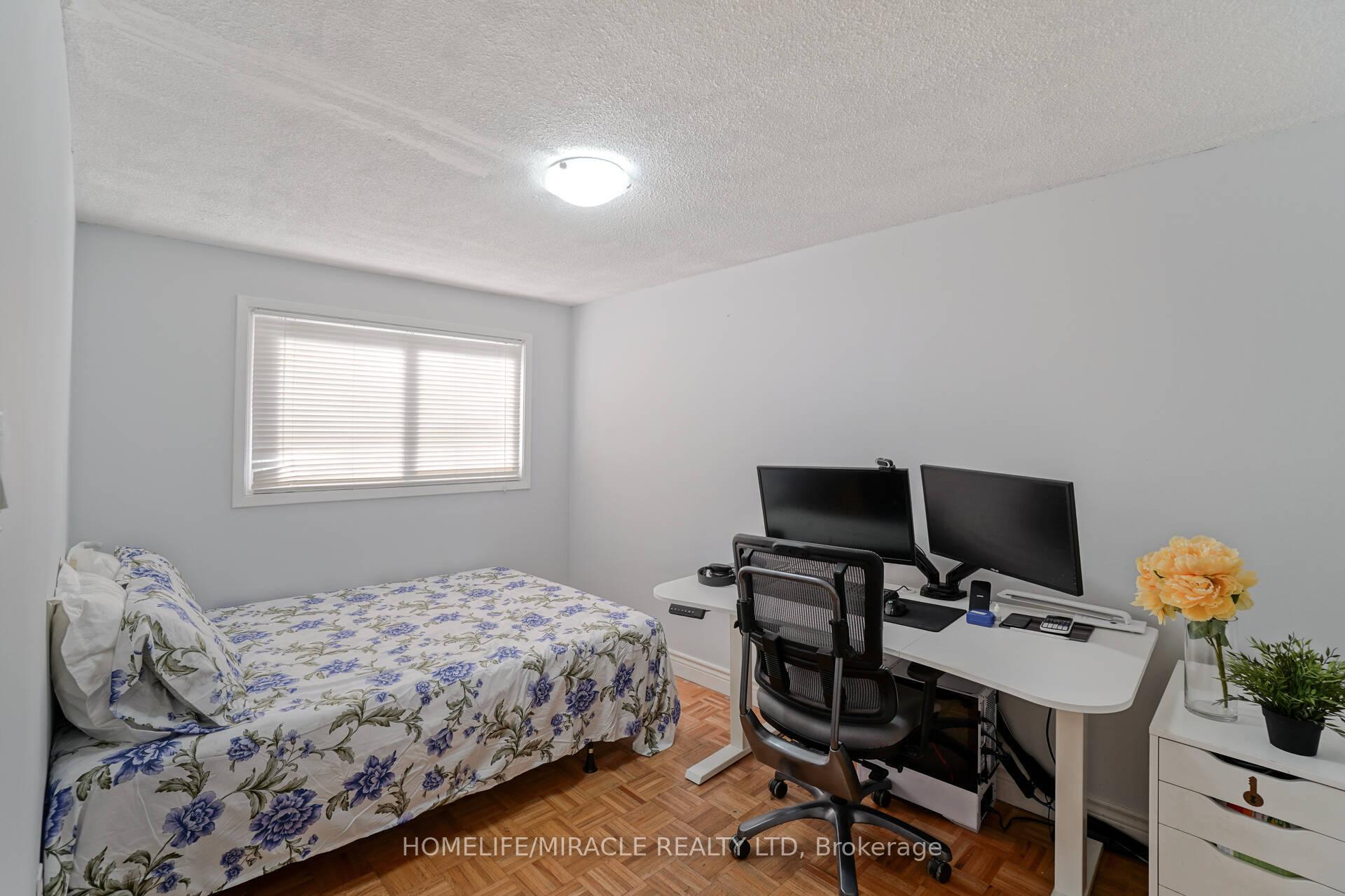 Photo 21 of 30 Hoskins Square, Brampton, Central Park — HOMEH