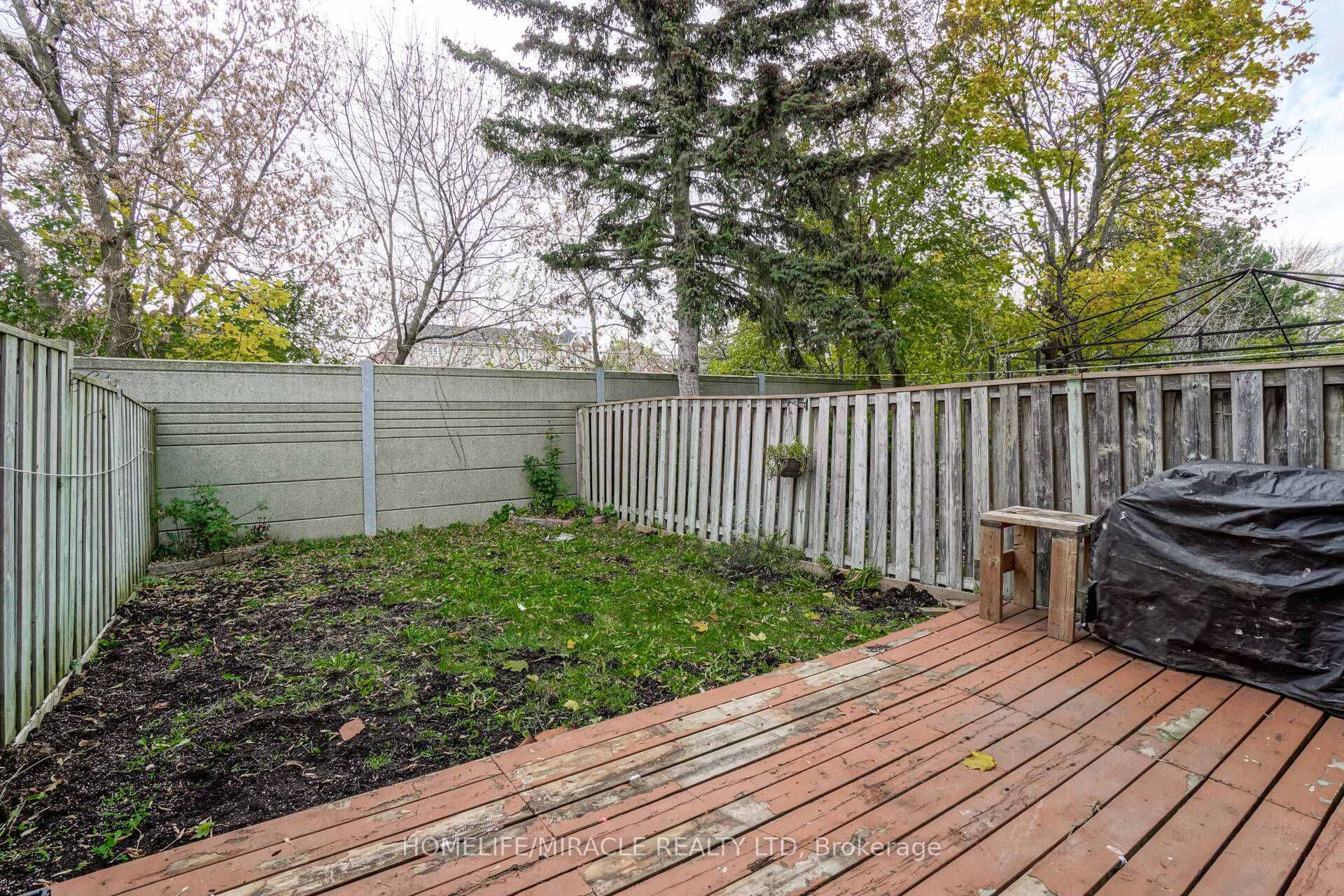 Photo 30 of 30 Hoskins Square, Brampton, Central Park — HOMEH