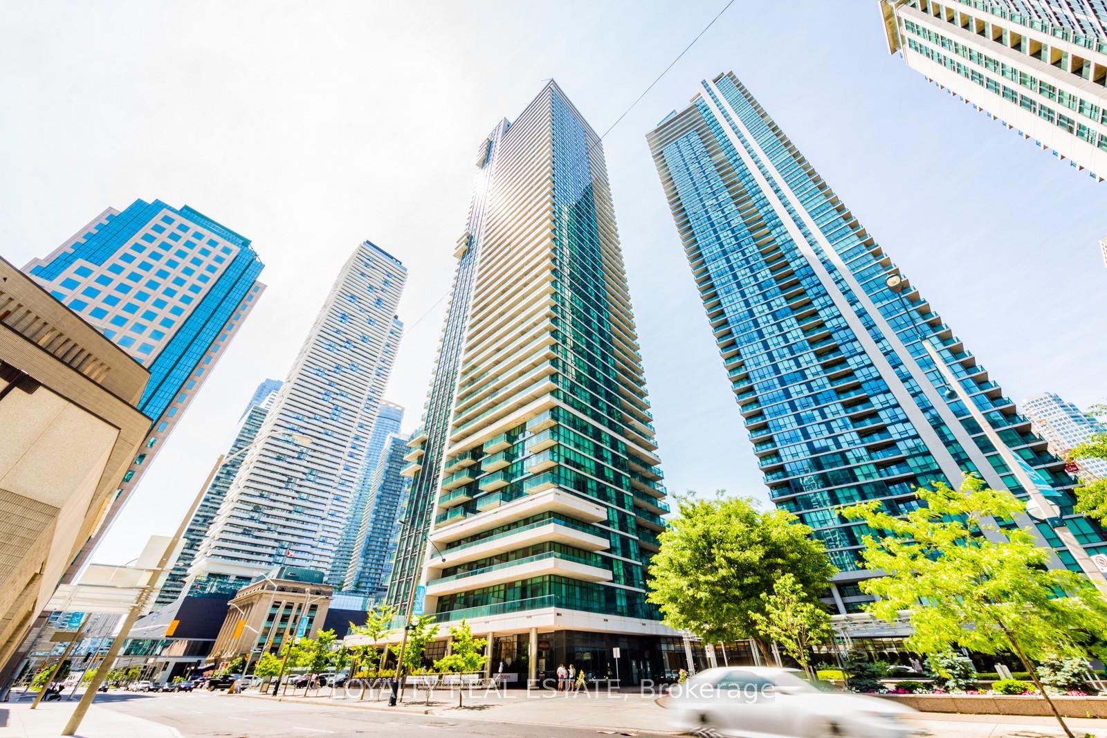 Photo 2 of Unit 2101, 33 Bay Street, Toronto, Waterfront Communities — HOMEH
