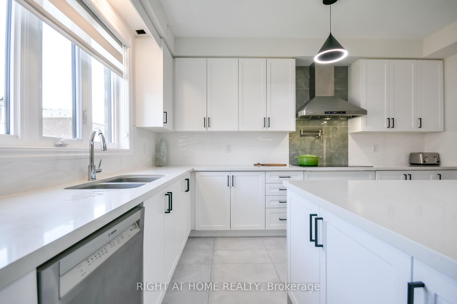 Photo 12 of 243 Centre Street, Clearview, Stayner — HOMEH