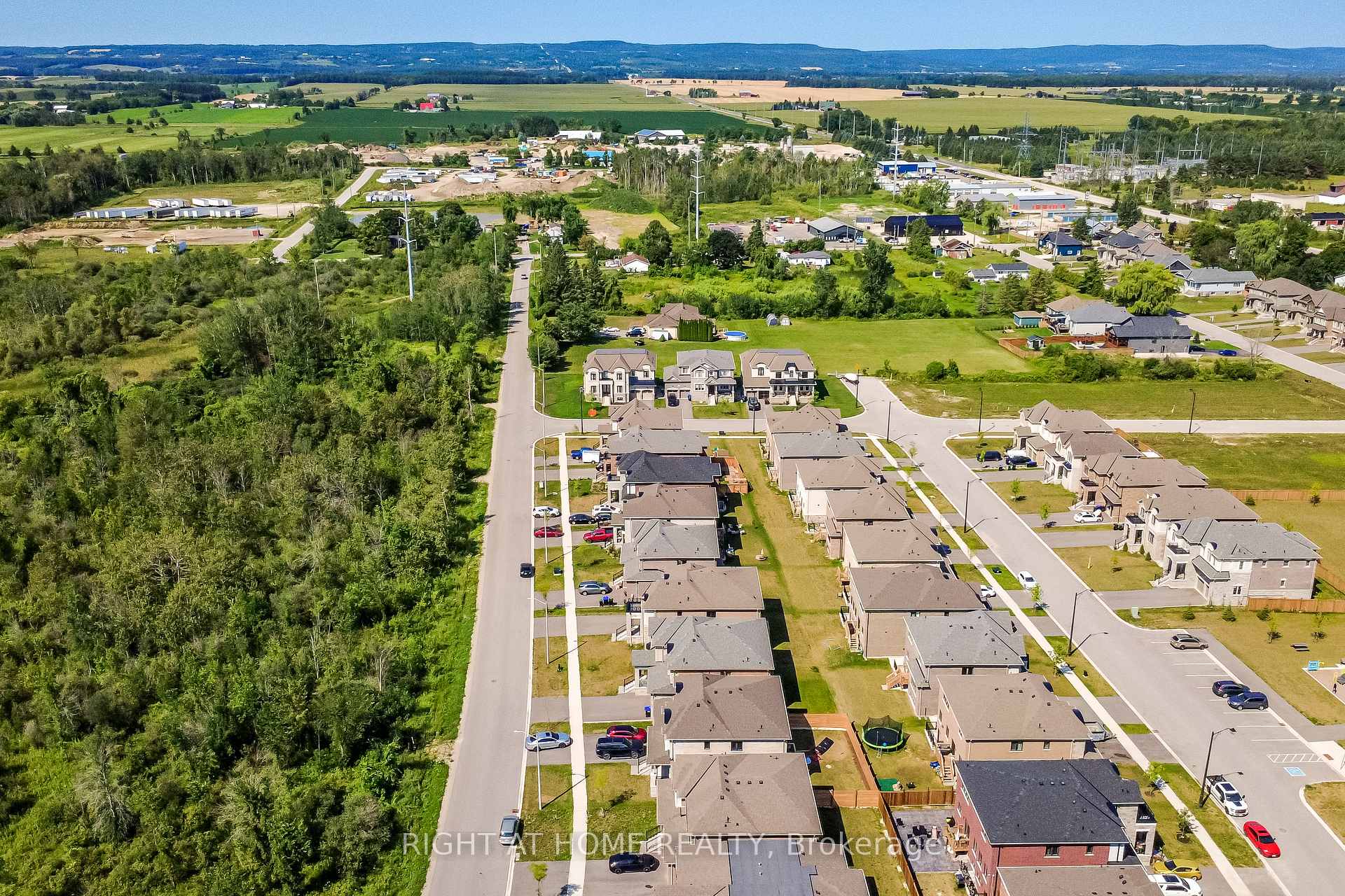 Photo 38 of 243 Centre Street, Clearview, Stayner — HOMEH